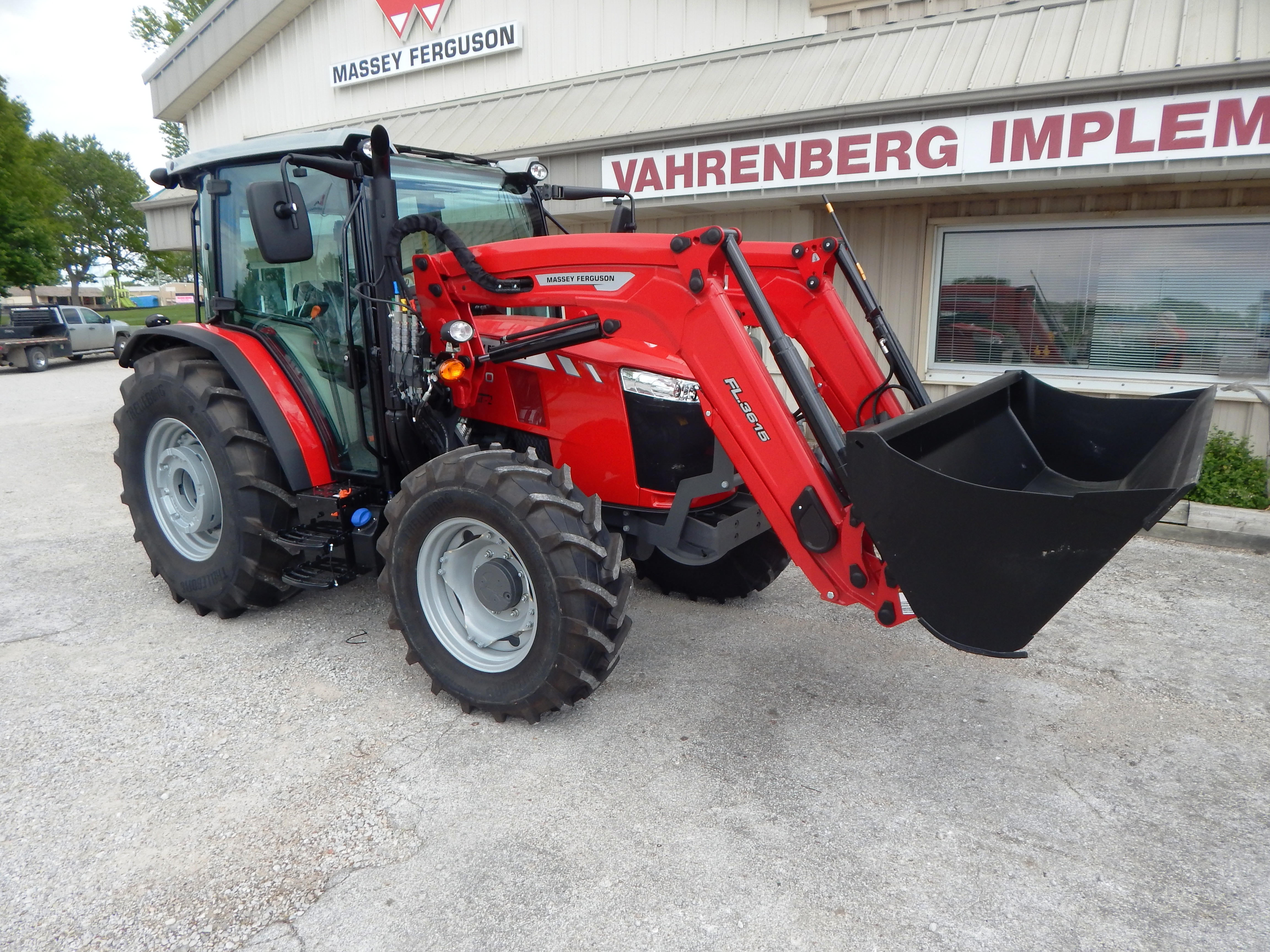 2026 Massey Ferguson 4710 Dyna2 Tractor