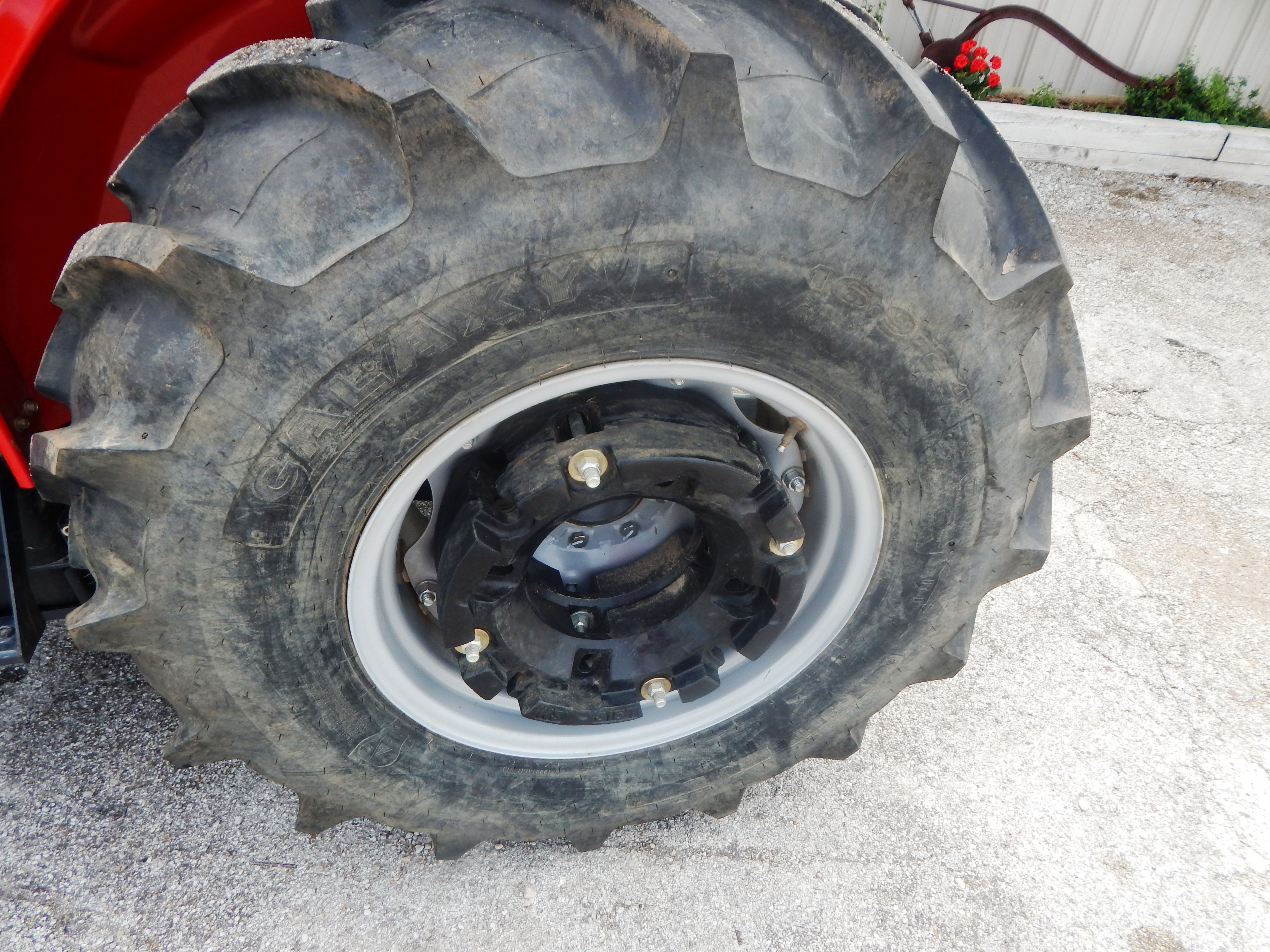 2022 Massey Ferguson 2860E SynchroShuttle Tractor