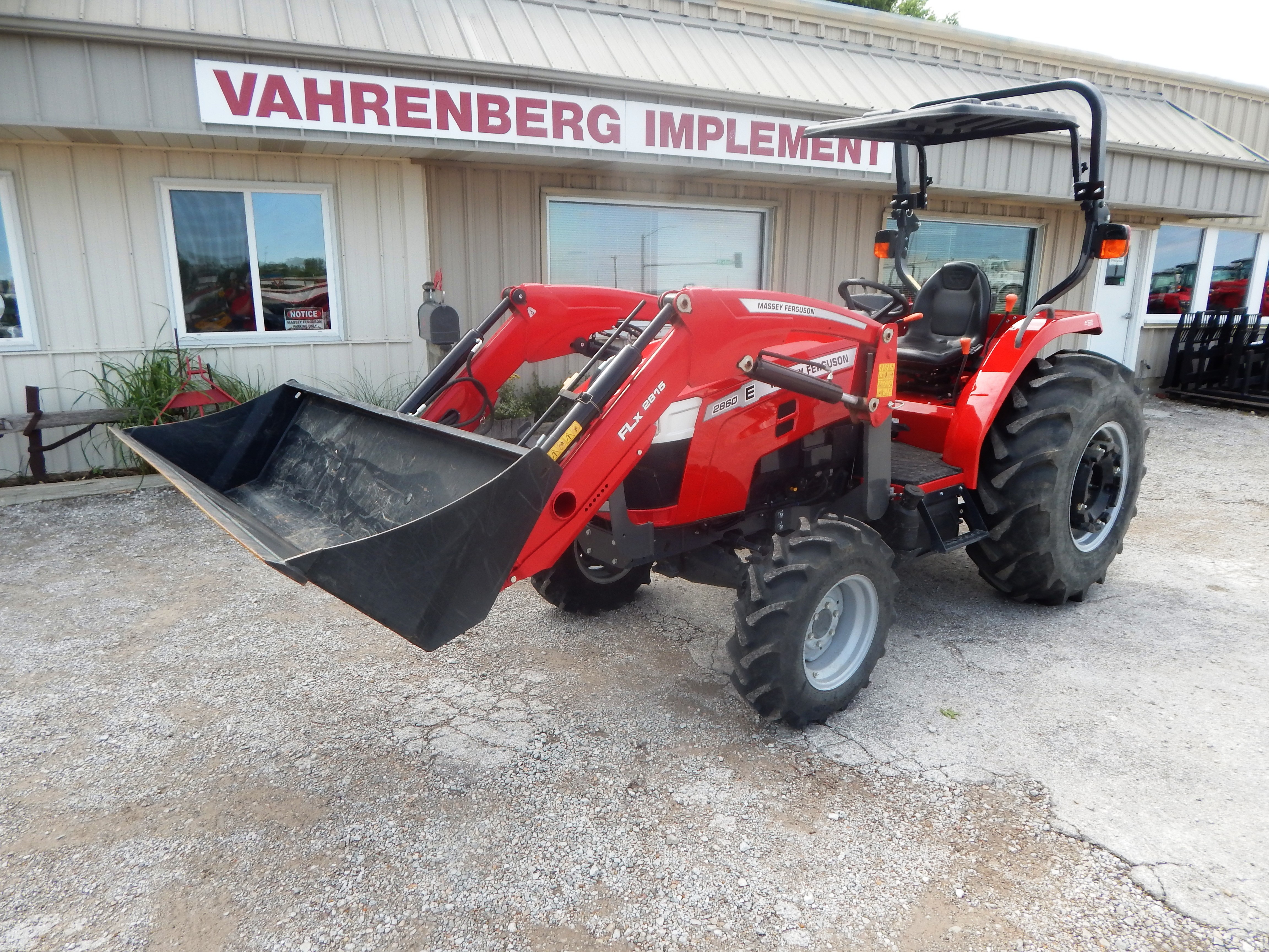 2022 Massey Ferguson 2860E SynchroShuttle Tractor