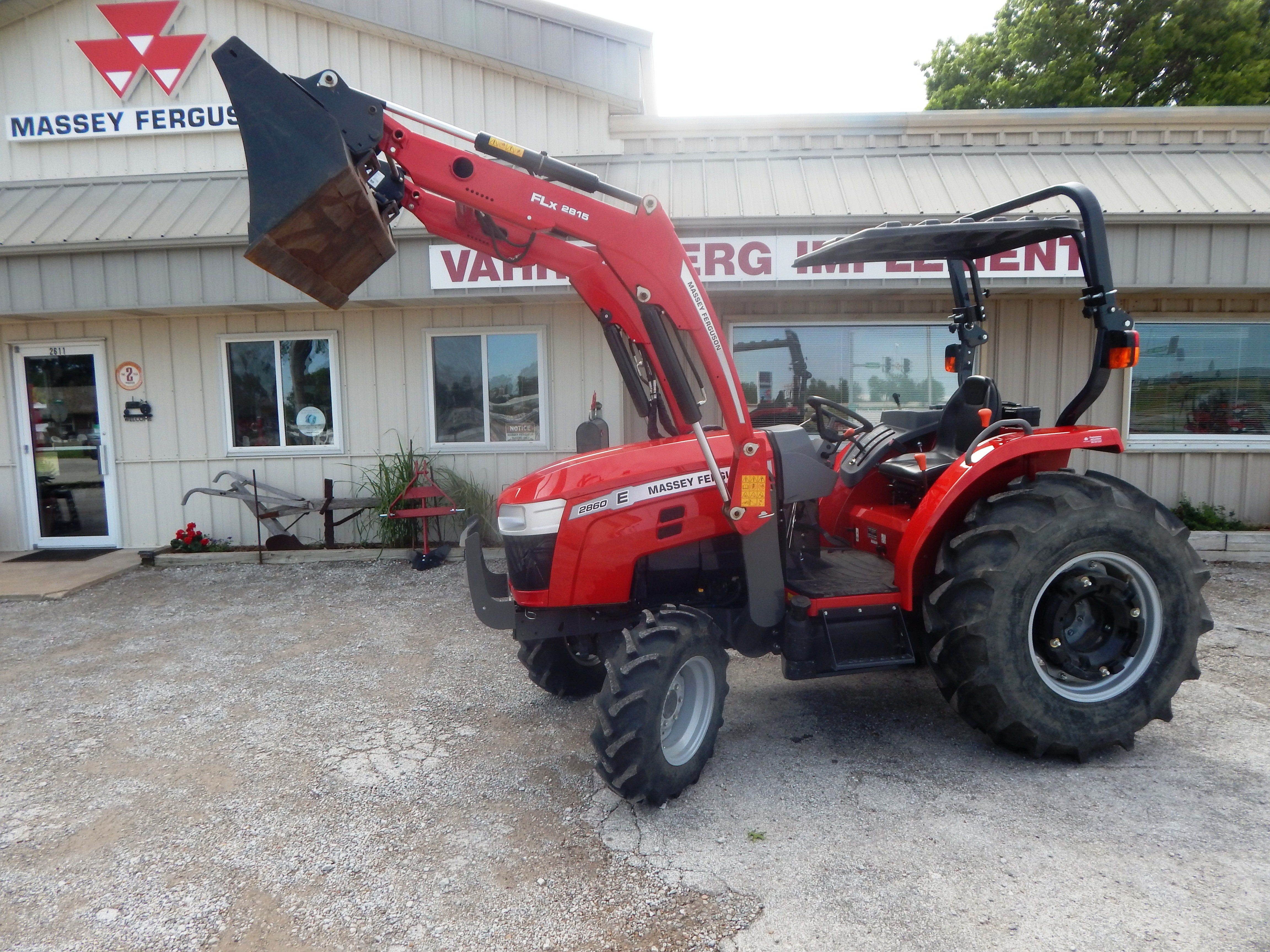 2022 Massey Ferguson 2860E SynchroShuttle Tractor