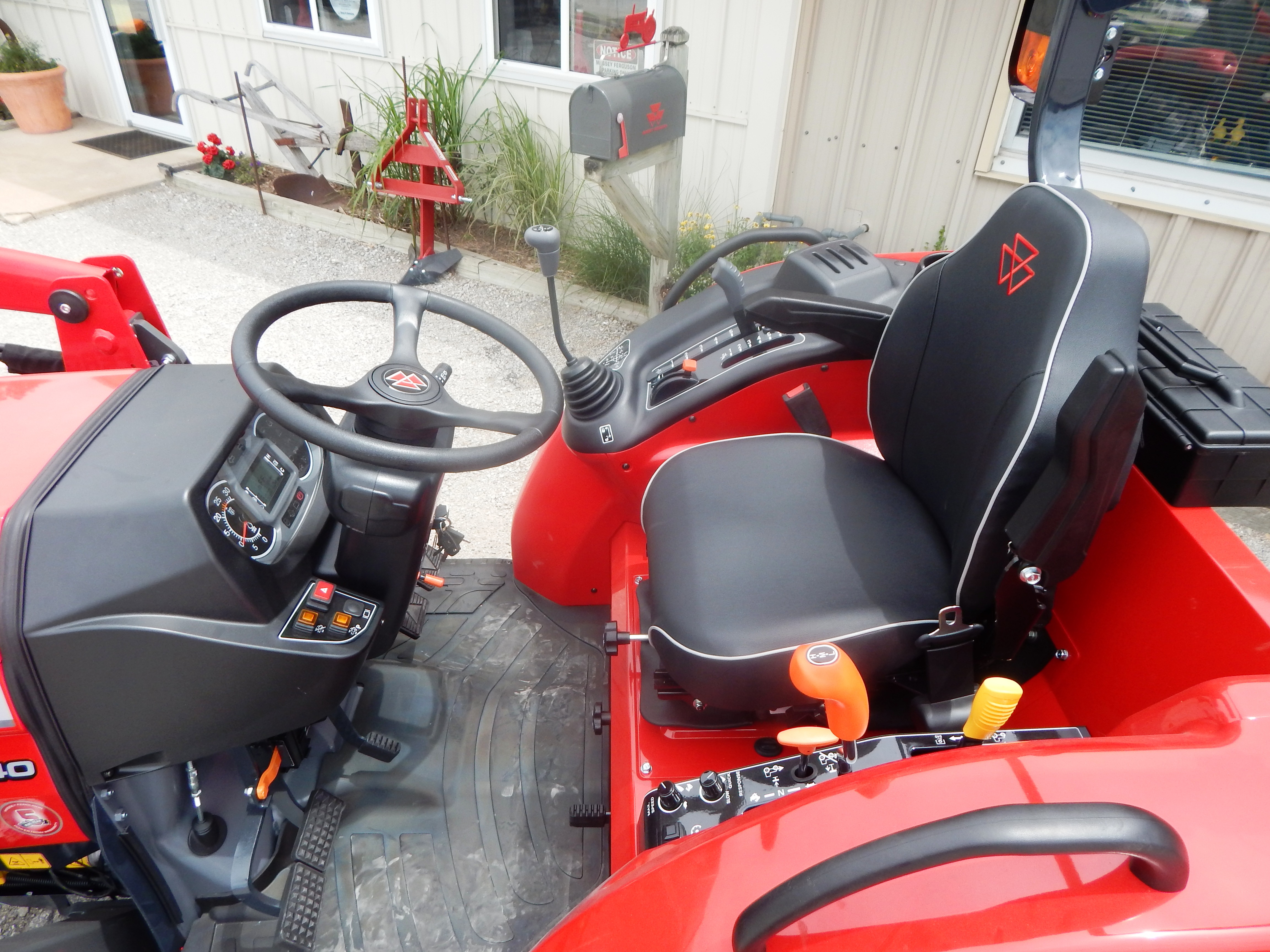 2026 Massey Ferguson 1M.40 eHydro Tractor