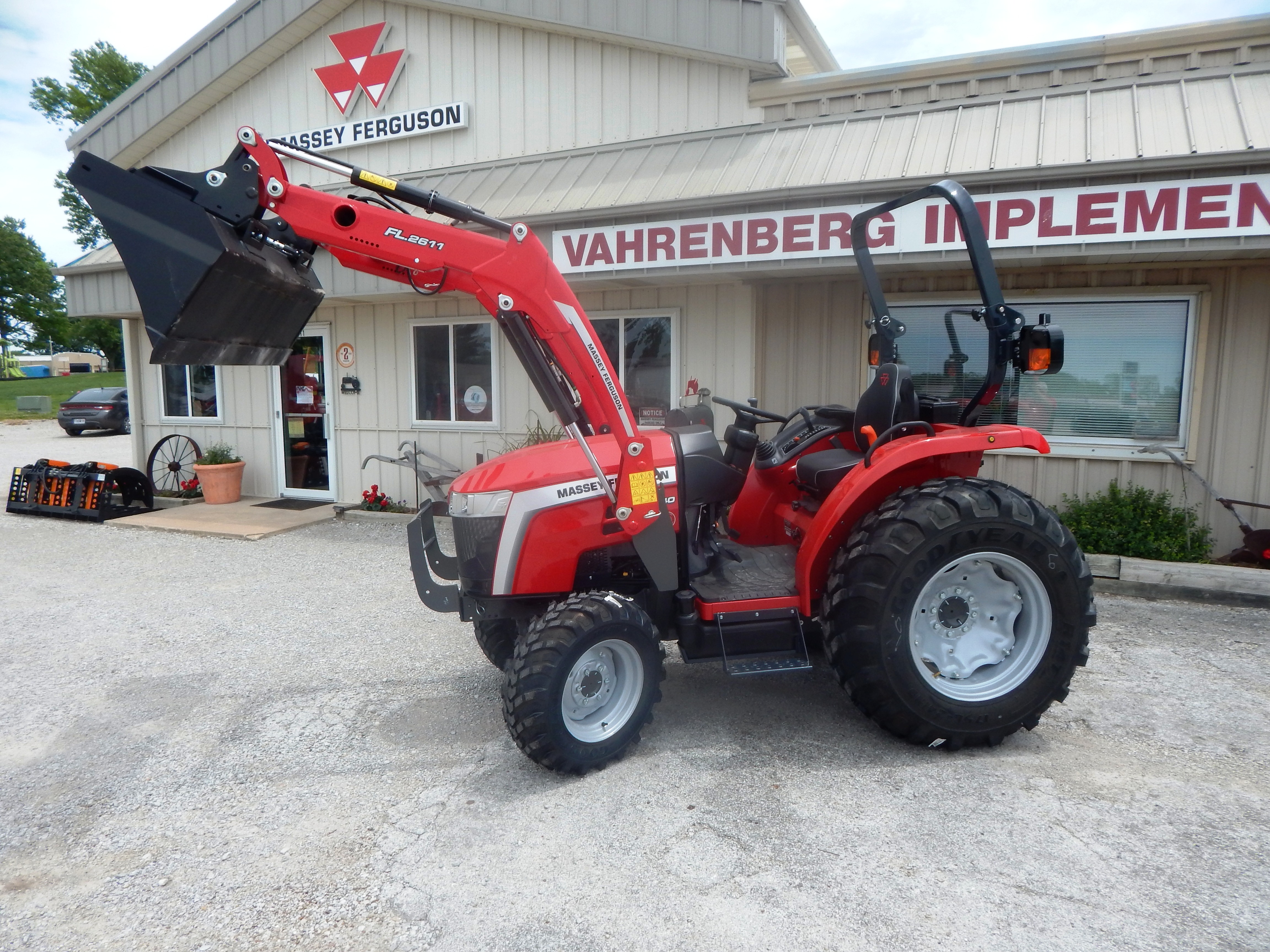 2026 Massey Ferguson 1M.40 eHydro Tractor