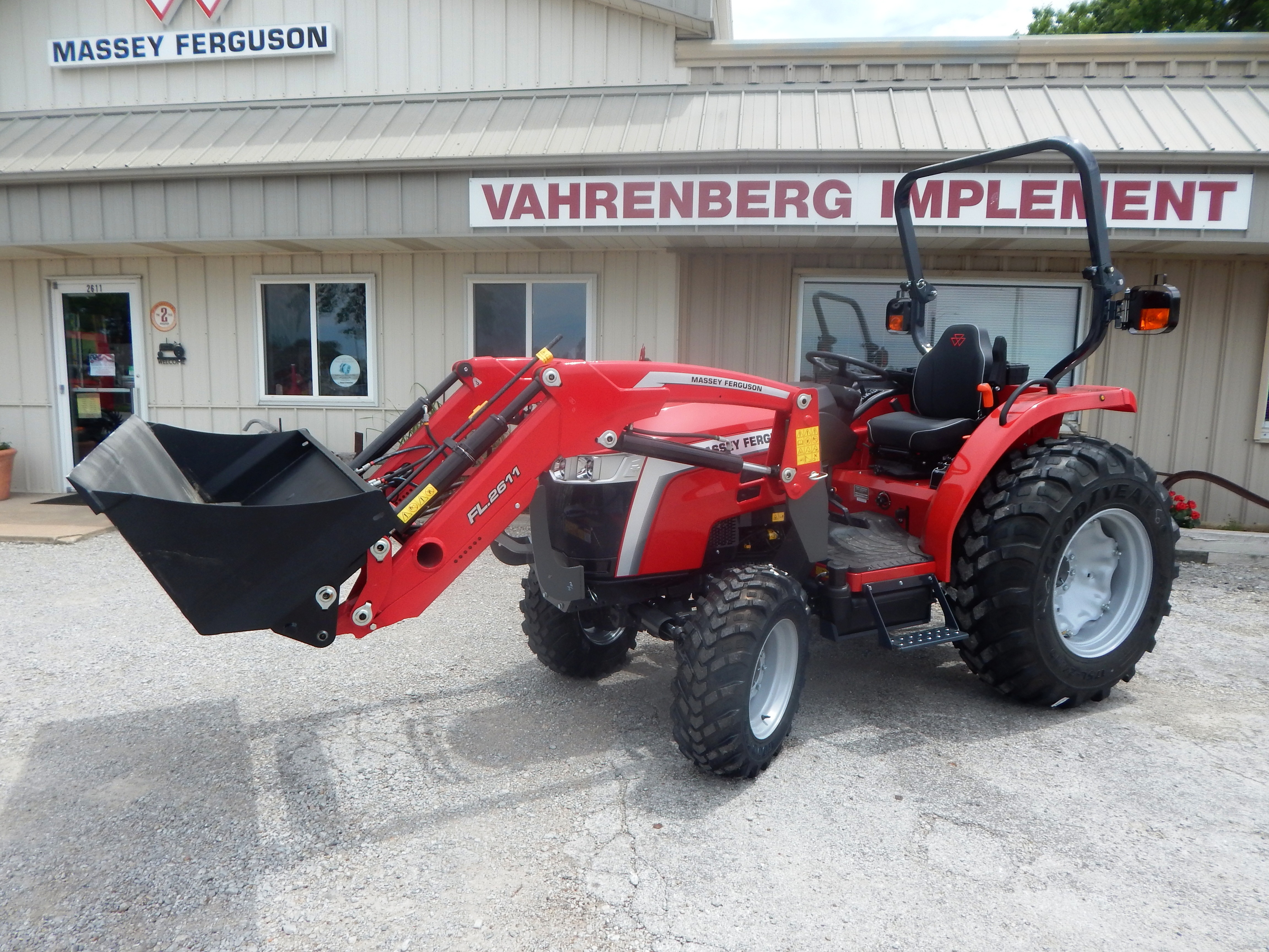 2026 Massey Ferguson 1M.40 eHydro Tractor