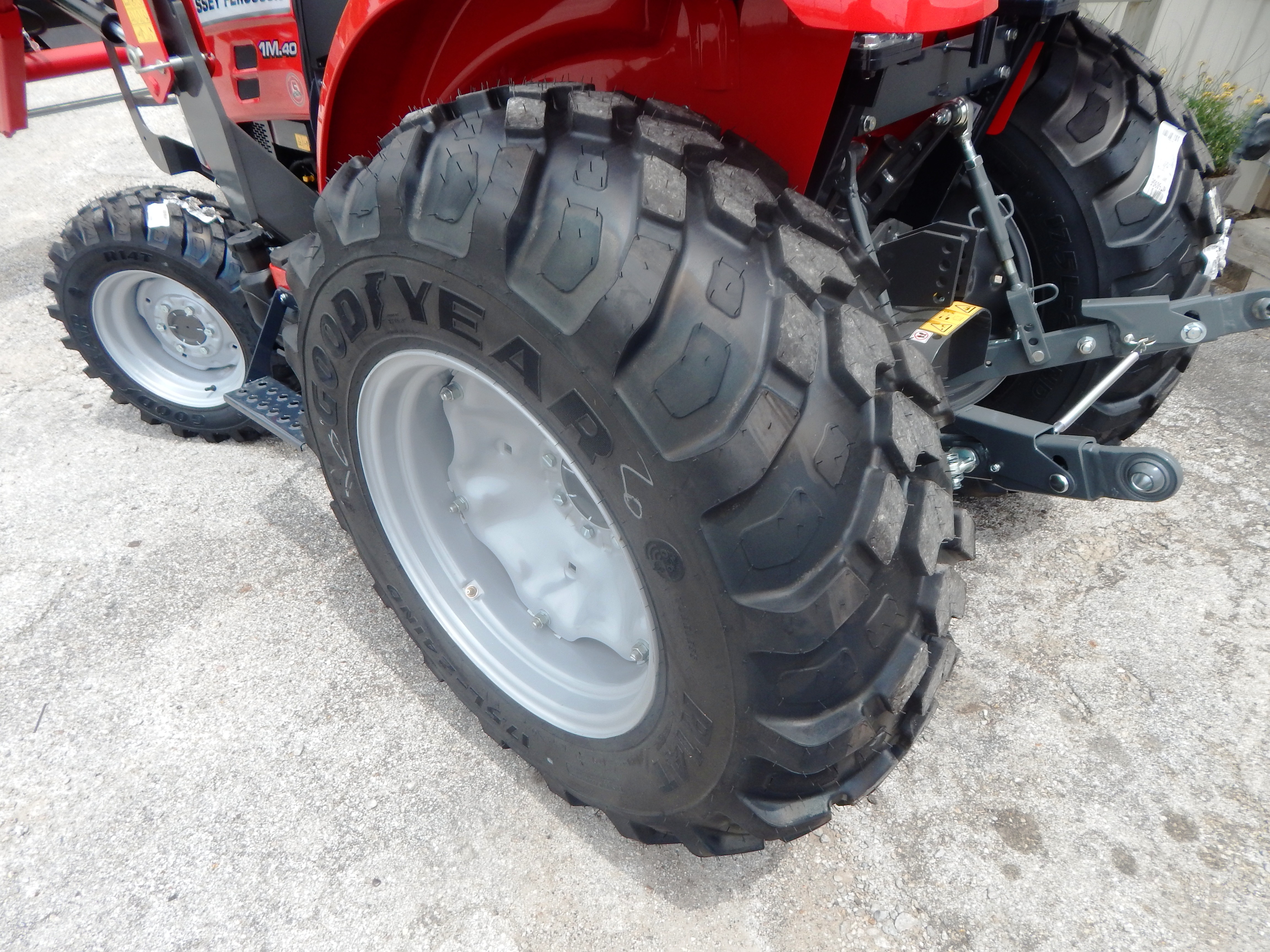 2026 Massey Ferguson 1M.40 eHydro Tractor
