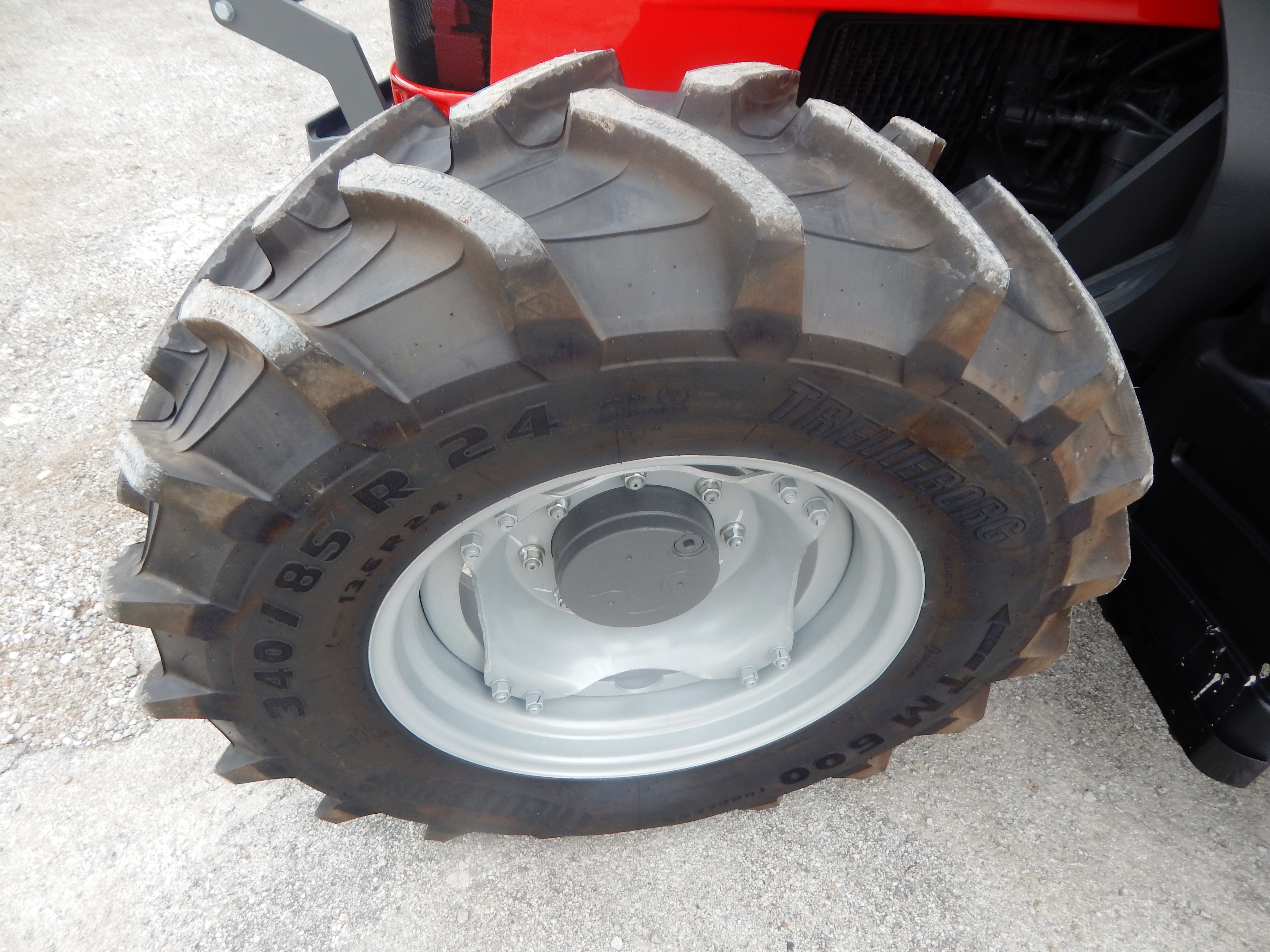 2026 Massey Ferguson 4707 Global Tractor