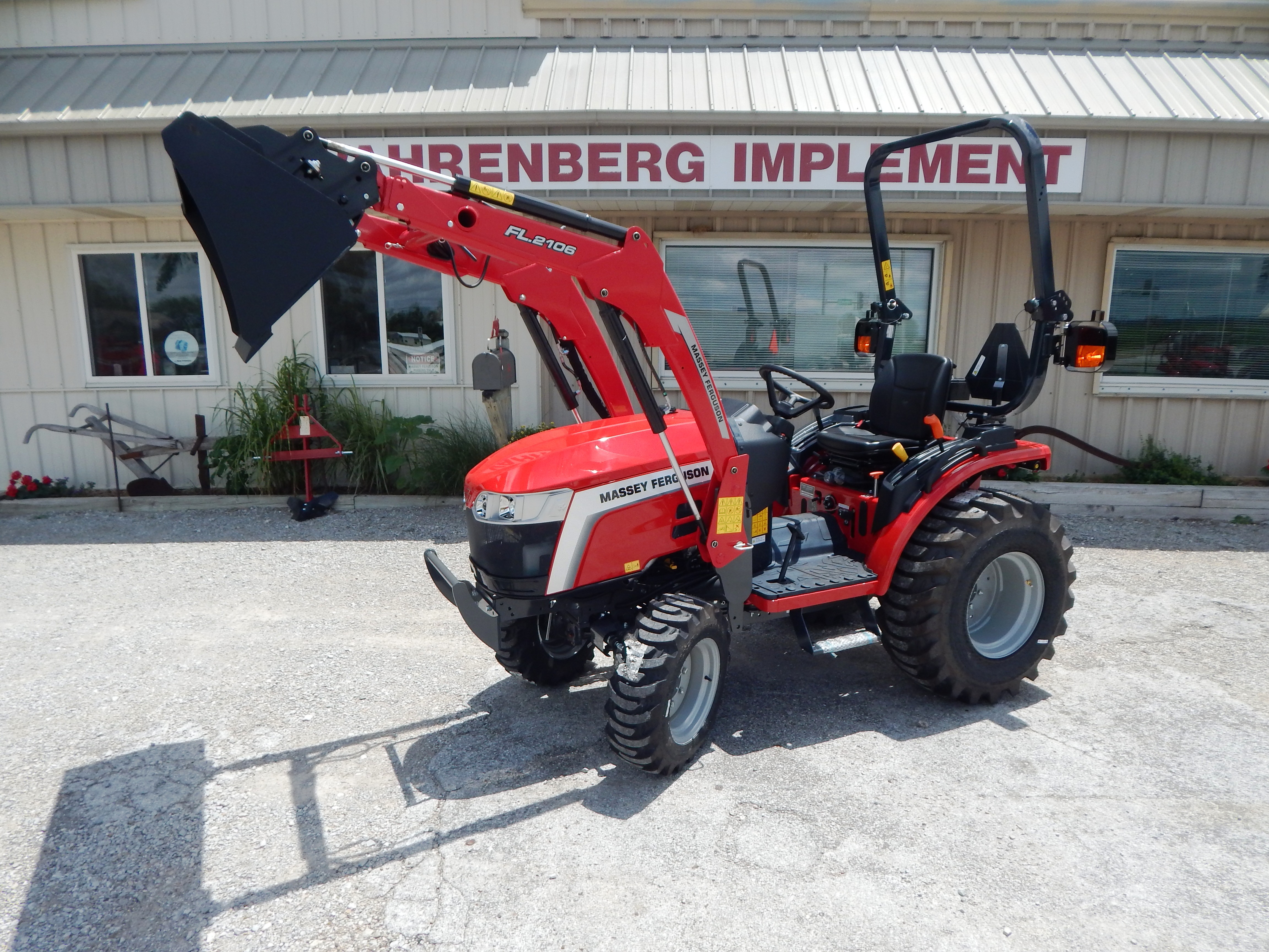 2026 Massey Ferguson 1M.25 Hydro Tractor