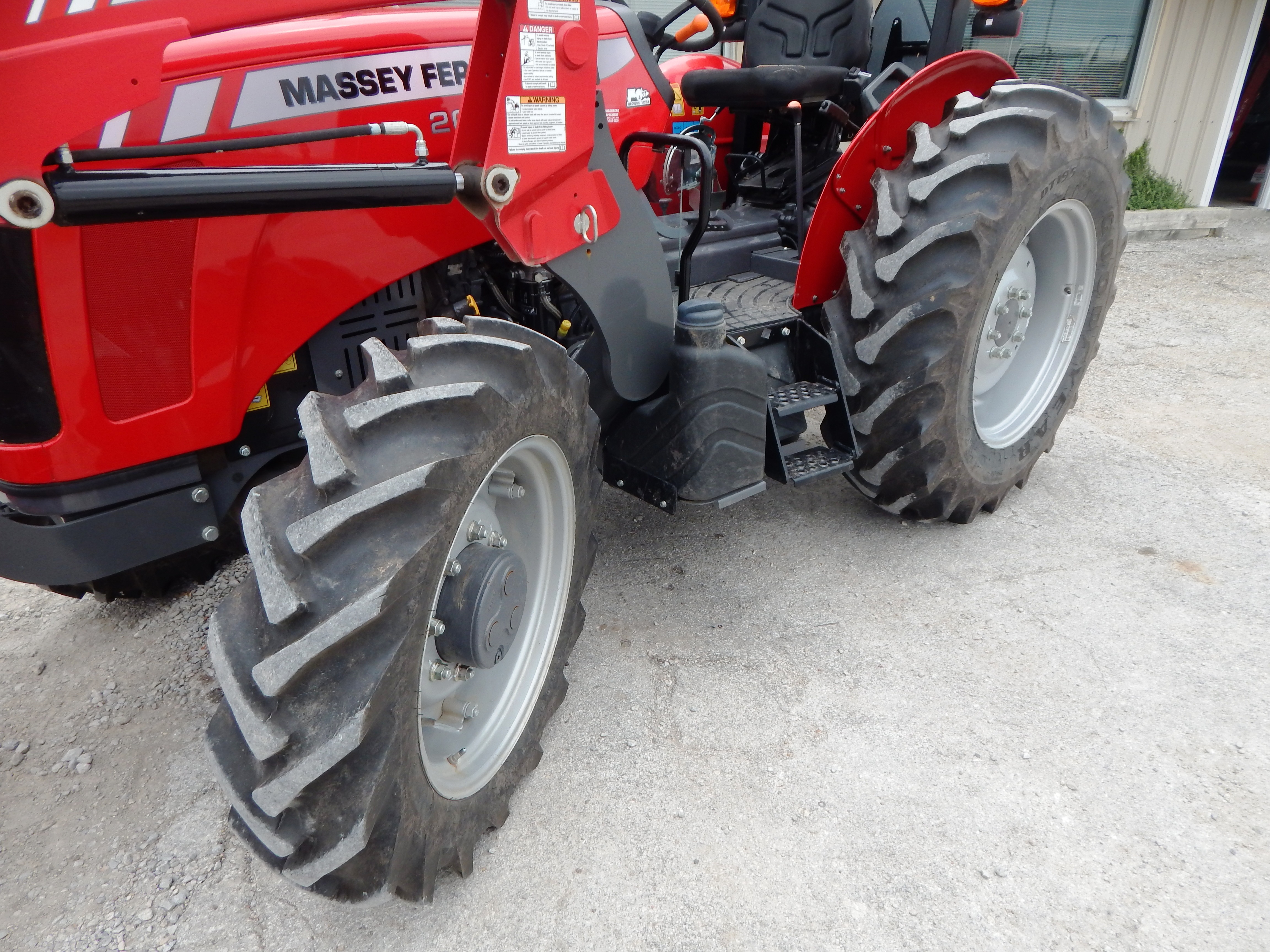 2022 Massey Ferguson 2605H Tractor