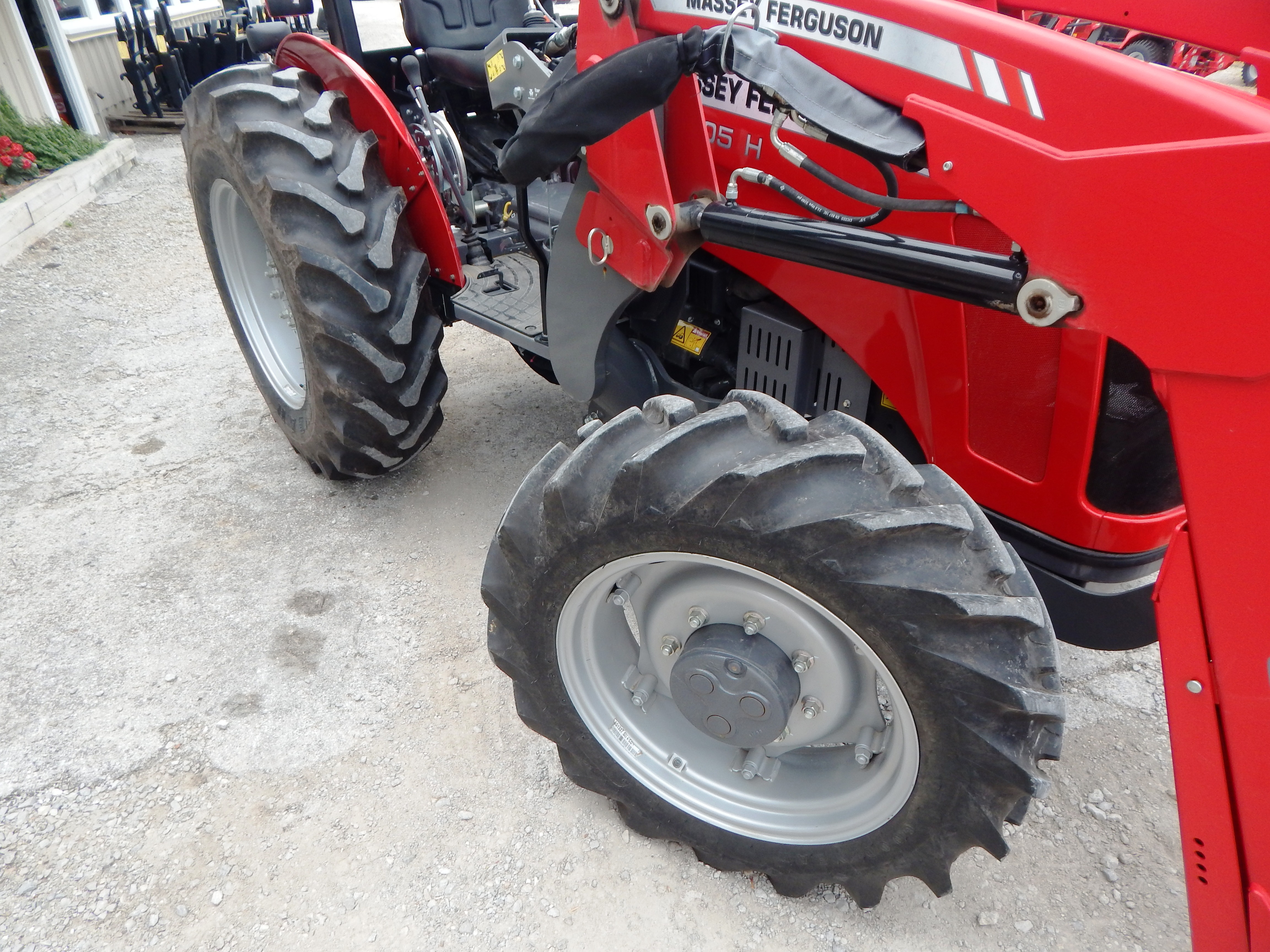 2022 Massey Ferguson 2605H Tractor