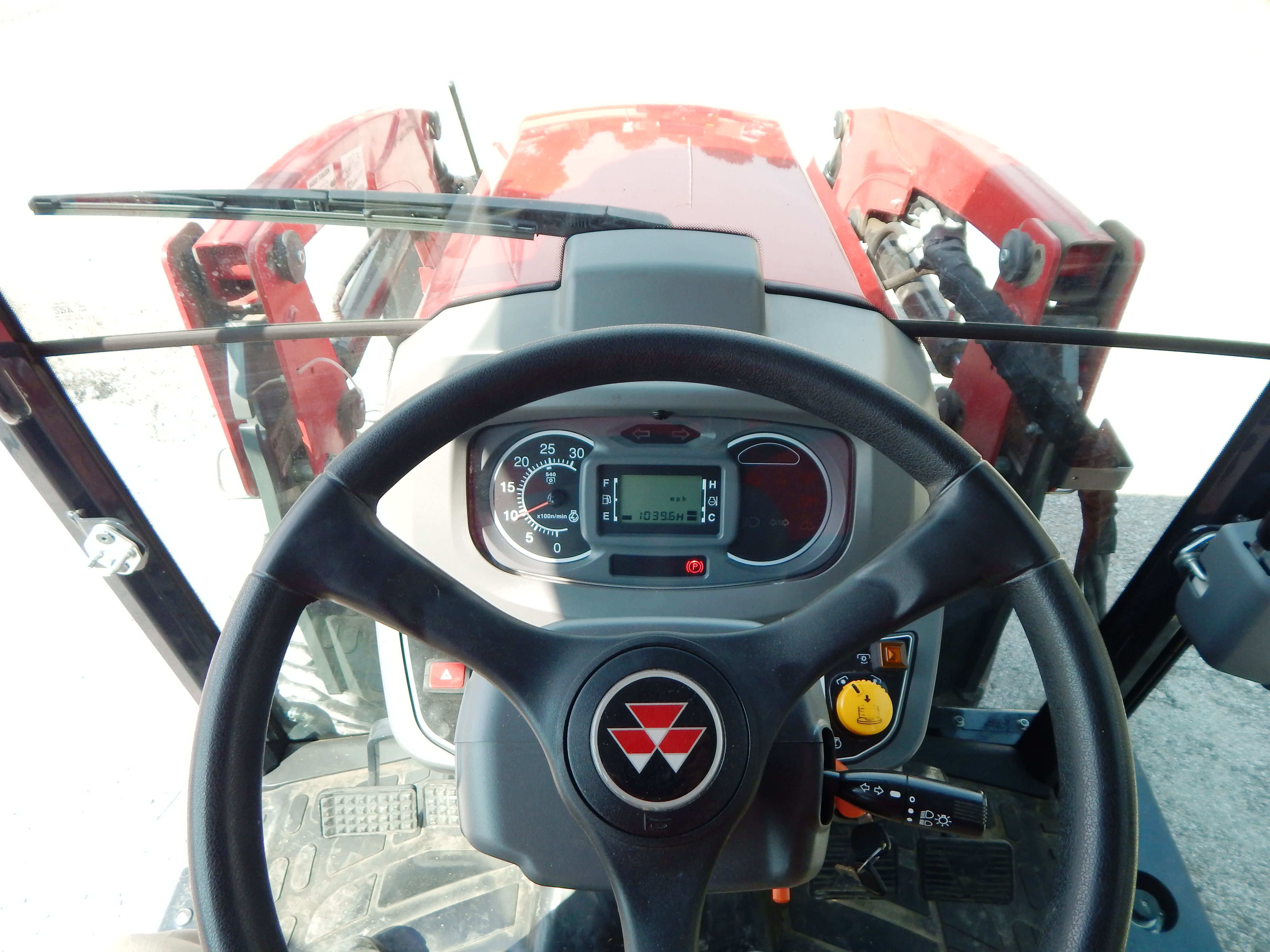2018 Massey Ferguson 1742 Premium eHydro Tractor