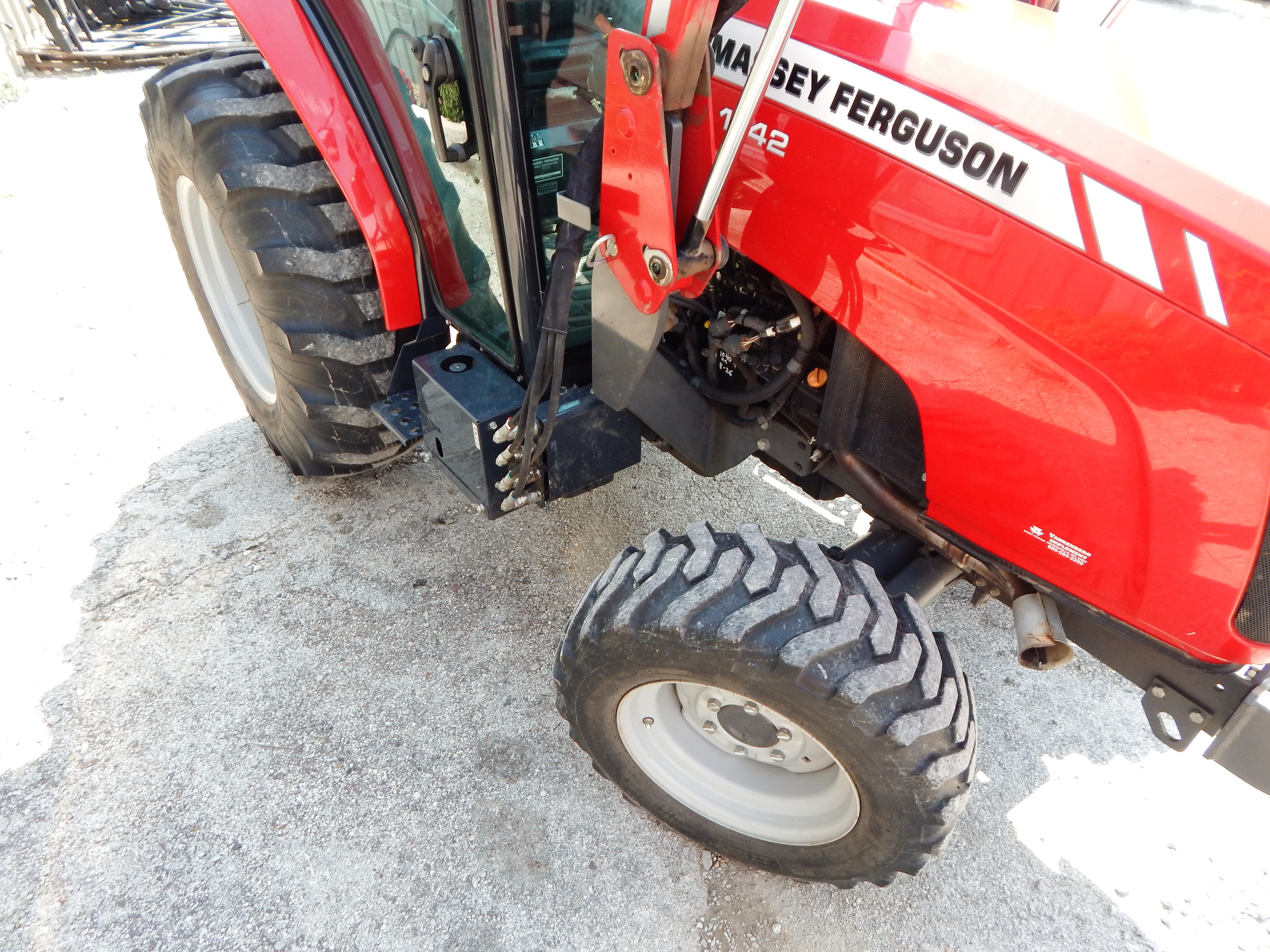 2018 Massey Ferguson 1742 Premium eHydro Tractor
