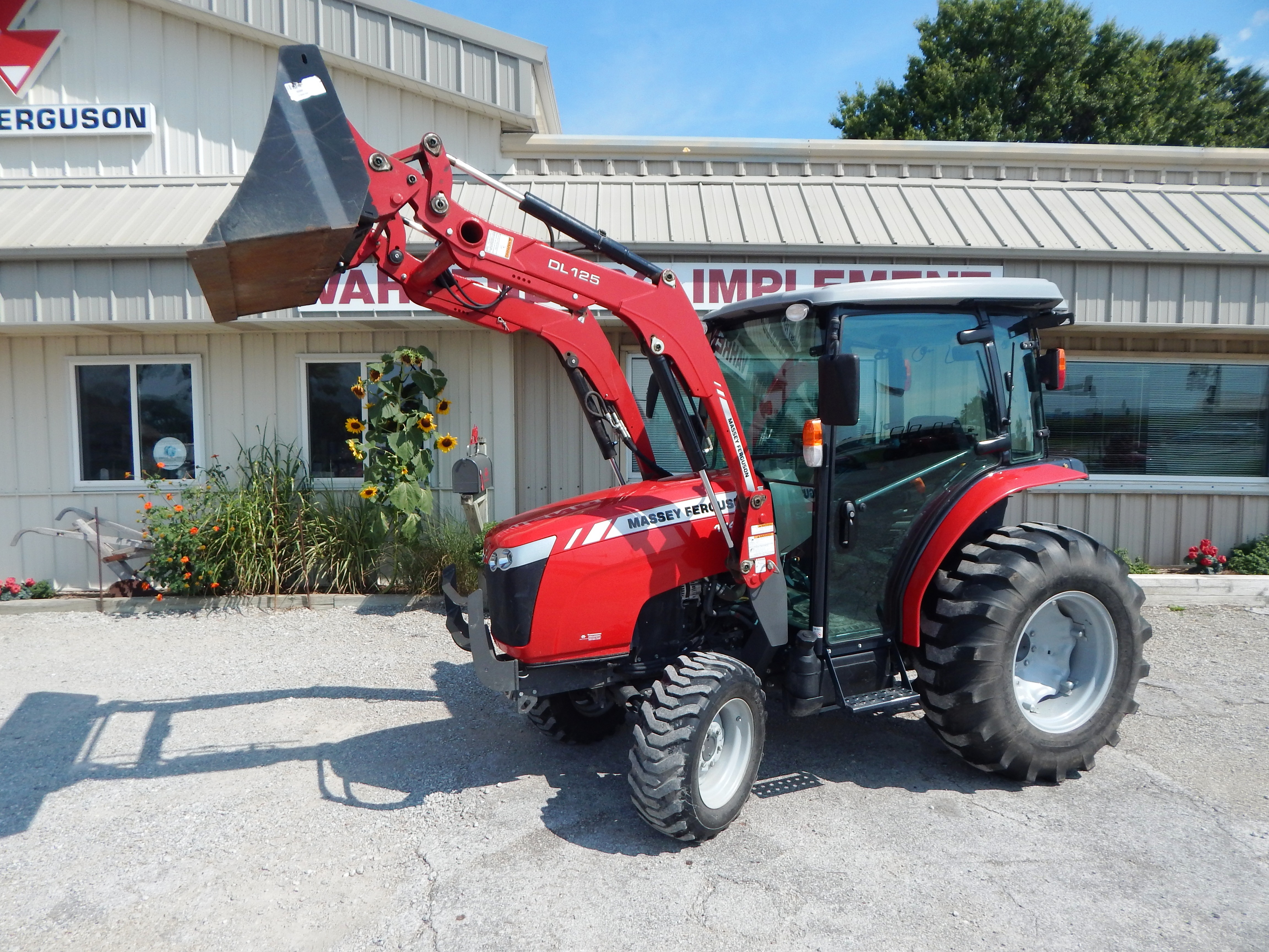 2018 Massey Ferguson 1742 Premium eHydro Tractor