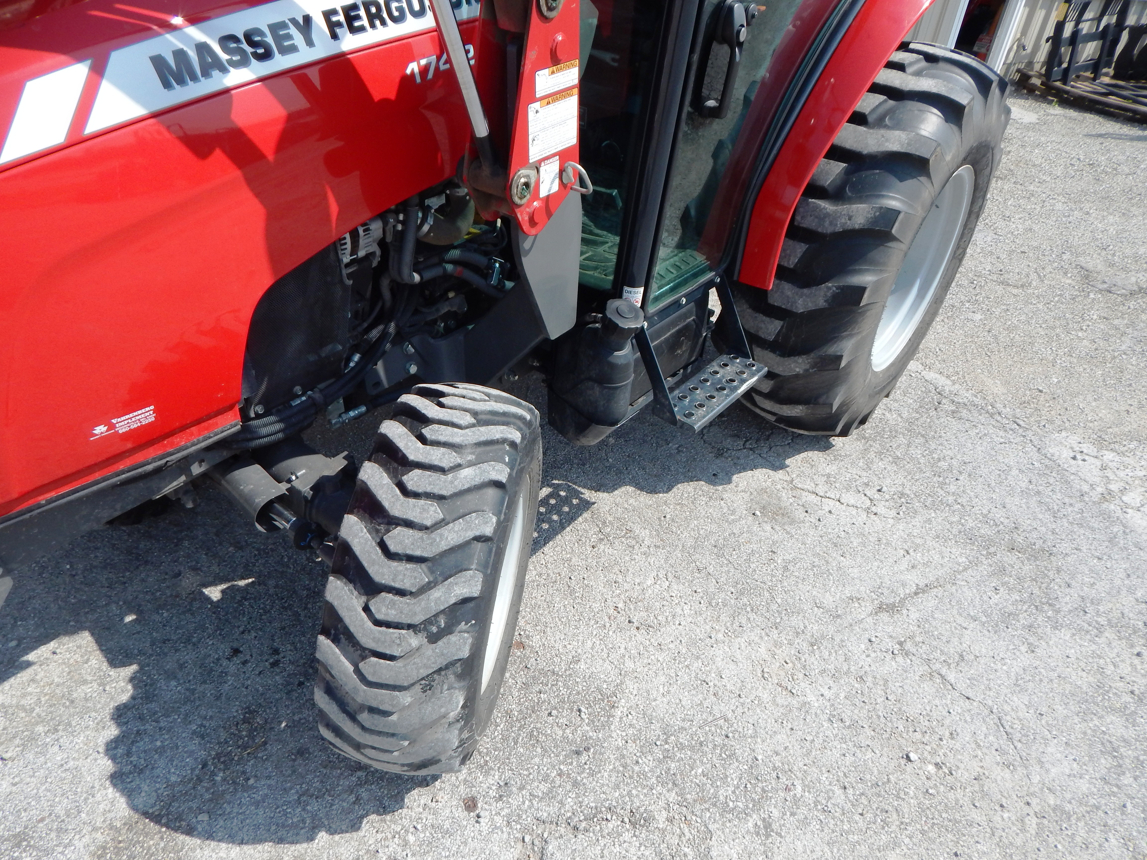2018 Massey Ferguson 1742 Premium eHydro Tractor