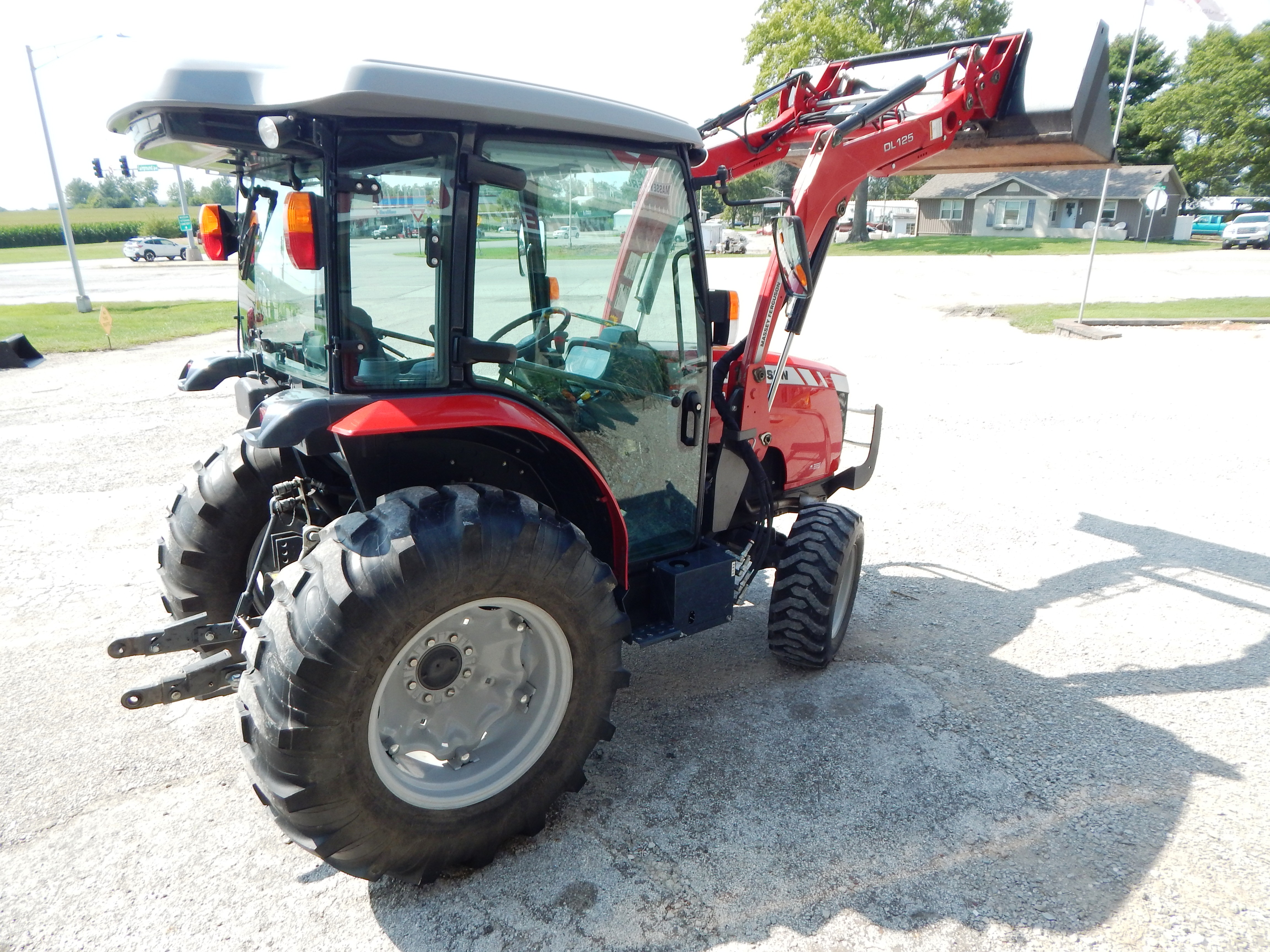 2018 Massey Ferguson 1742 Premium eHydro Tractor