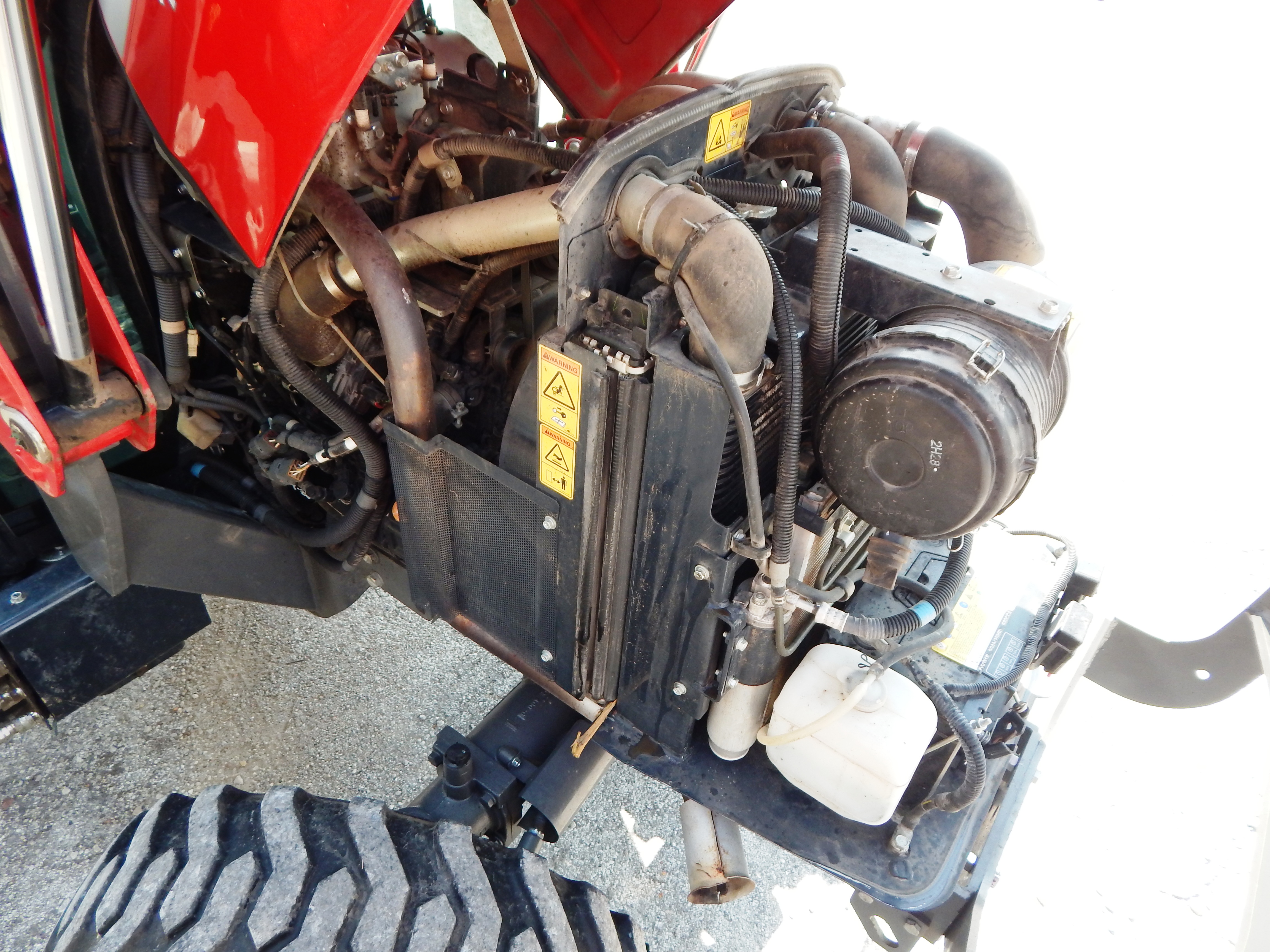 2018 Massey Ferguson 1742 Premium eHydro Tractor