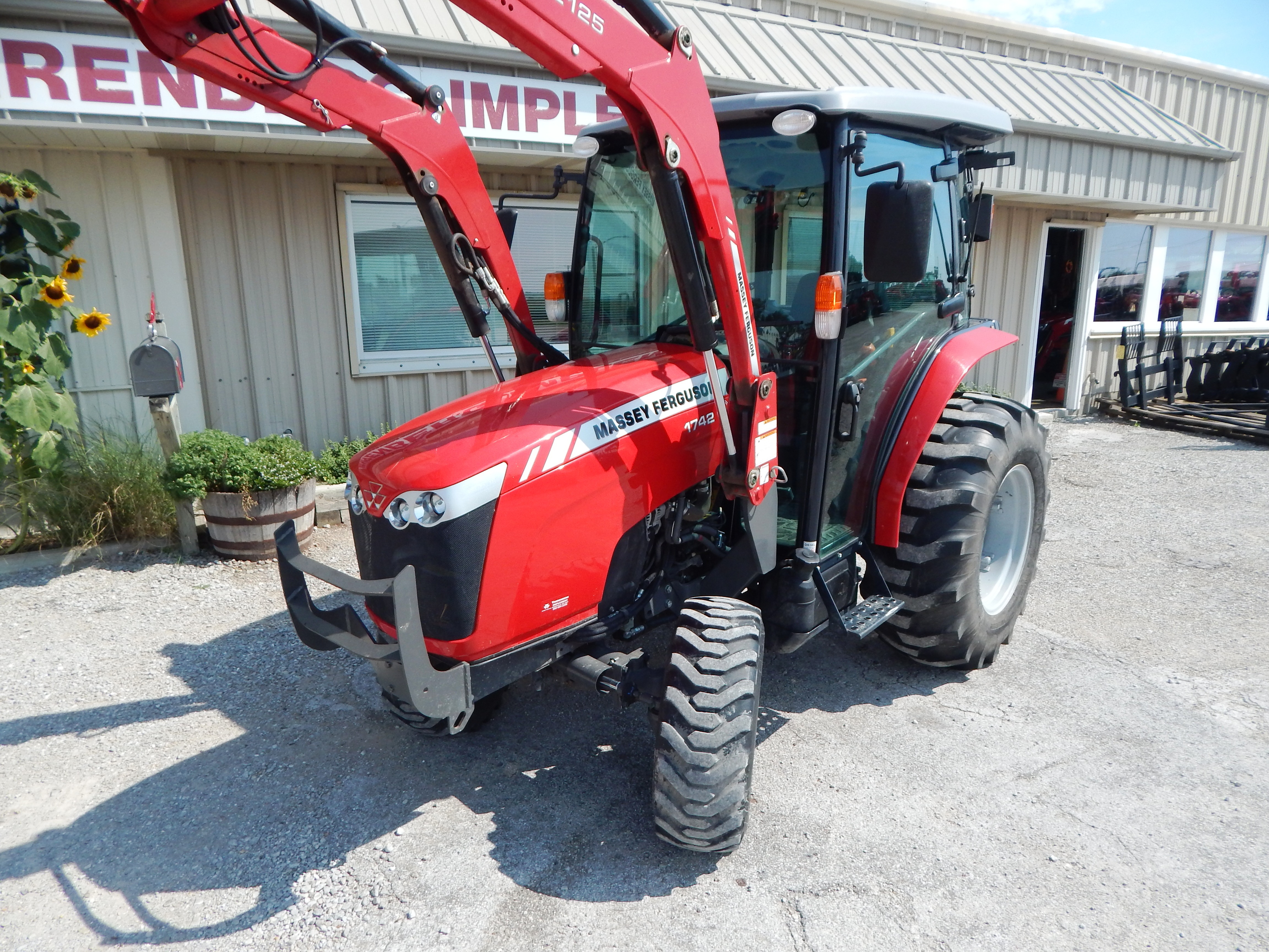 2018 Massey Ferguson 1742 Premium eHydro Tractor
