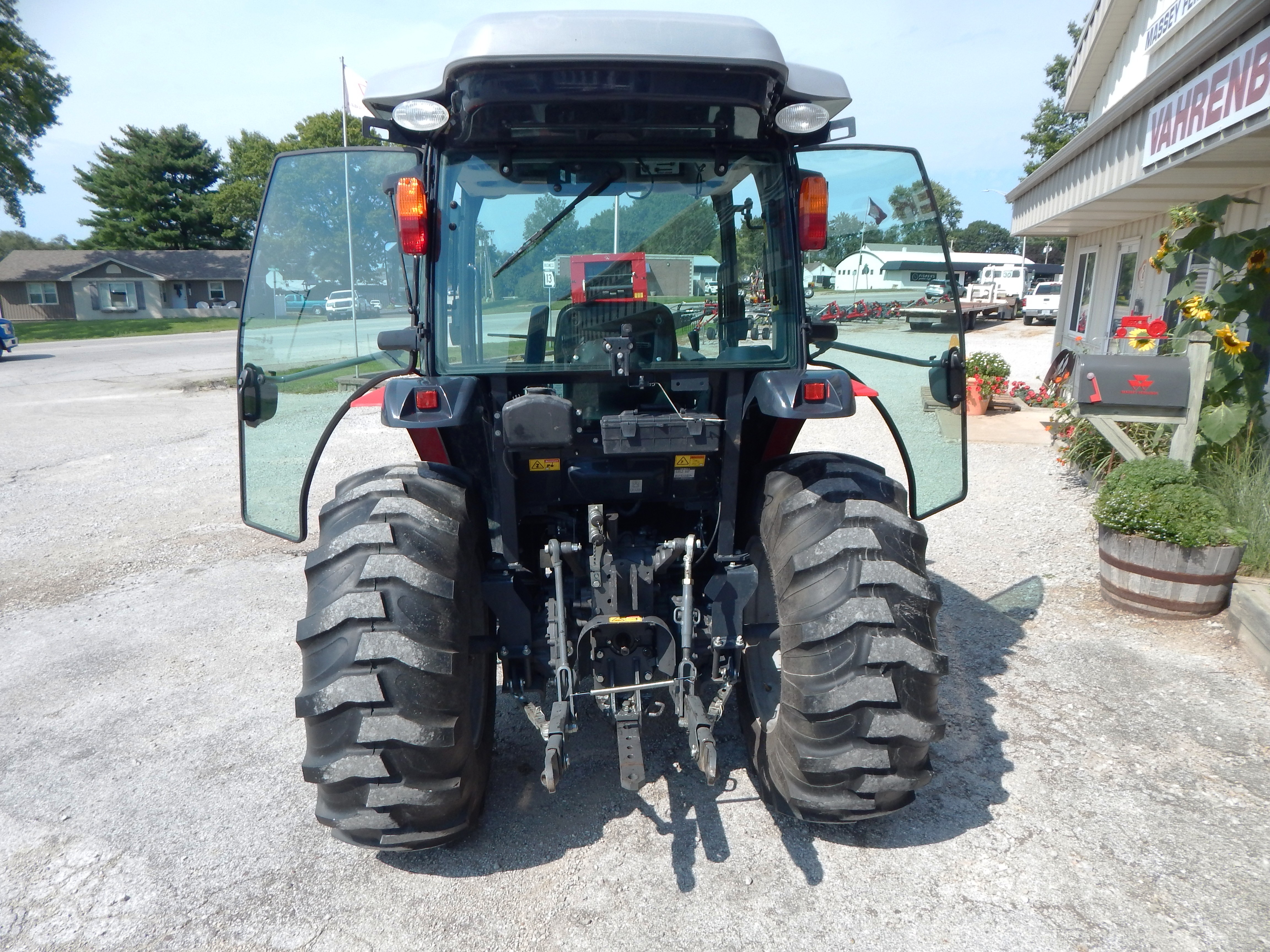 2018 Massey Ferguson 1742 Premium eHydro Tractor