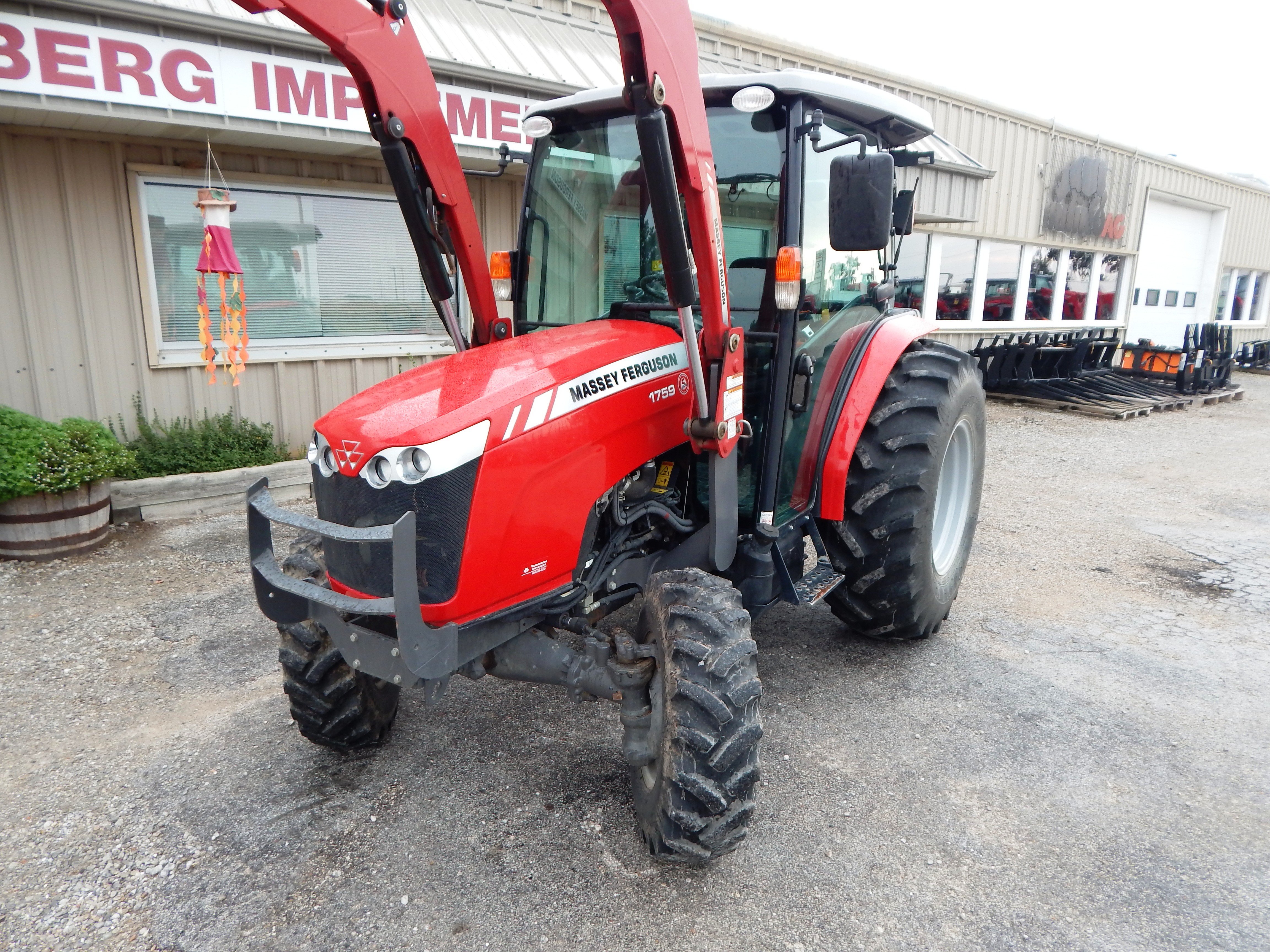 2017 Massey Ferguson 1759 Premium Power Shuttle Tractor
