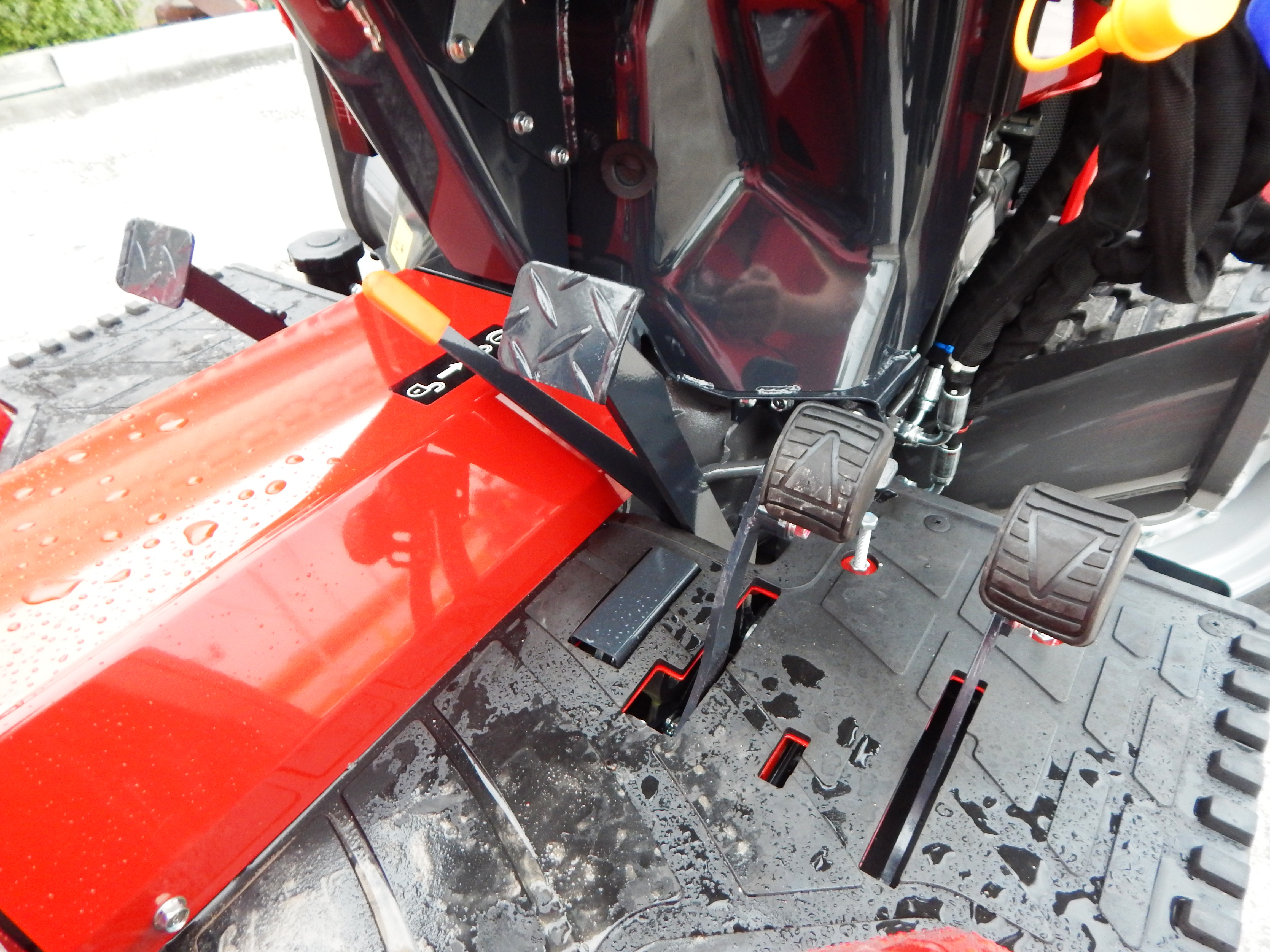 2026 Massey Ferguson 1E.25 Hydro Tractor