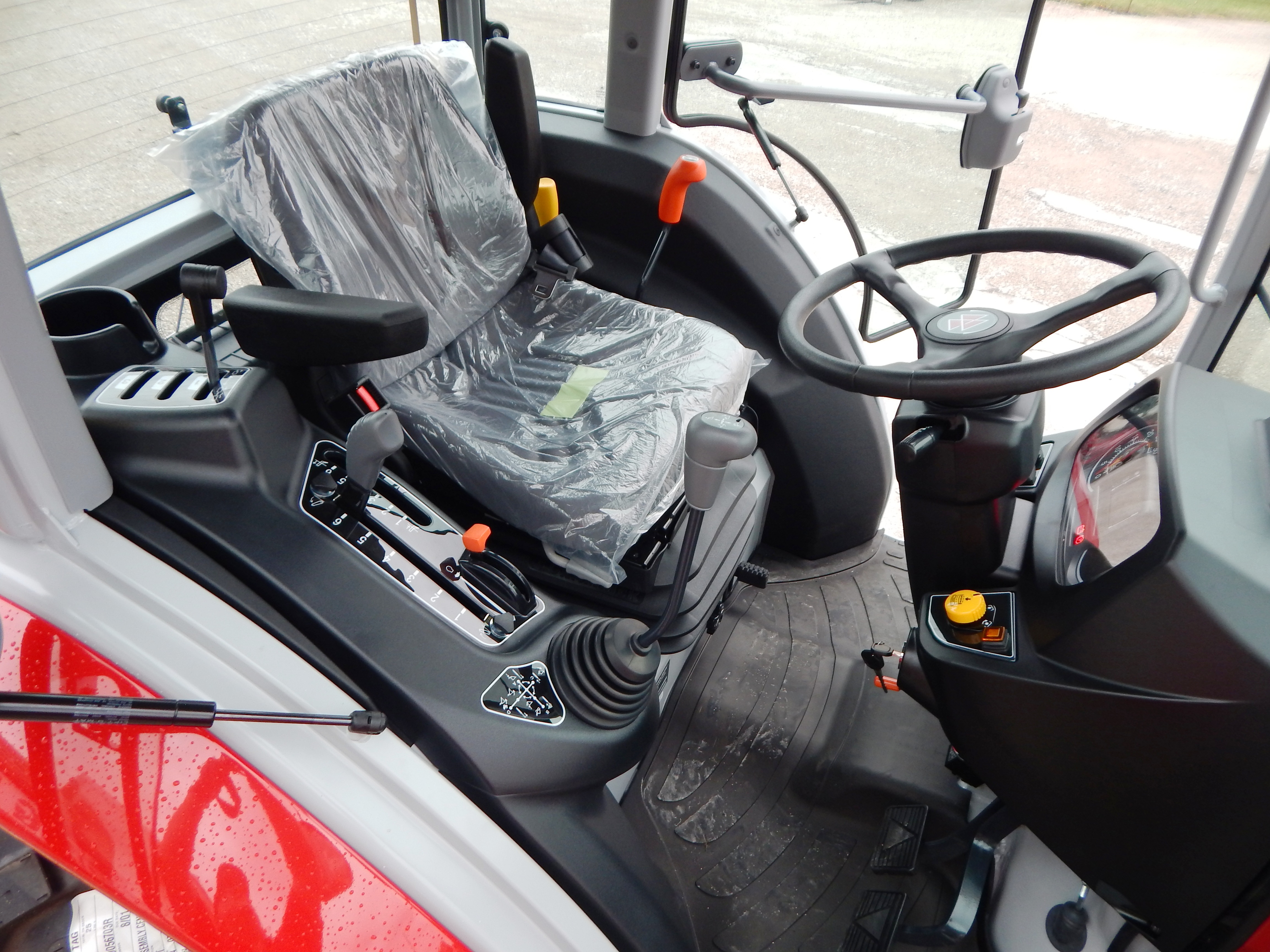 2026 Massey Ferguson 1M.40 eHydro Deluxe Cab Tractor