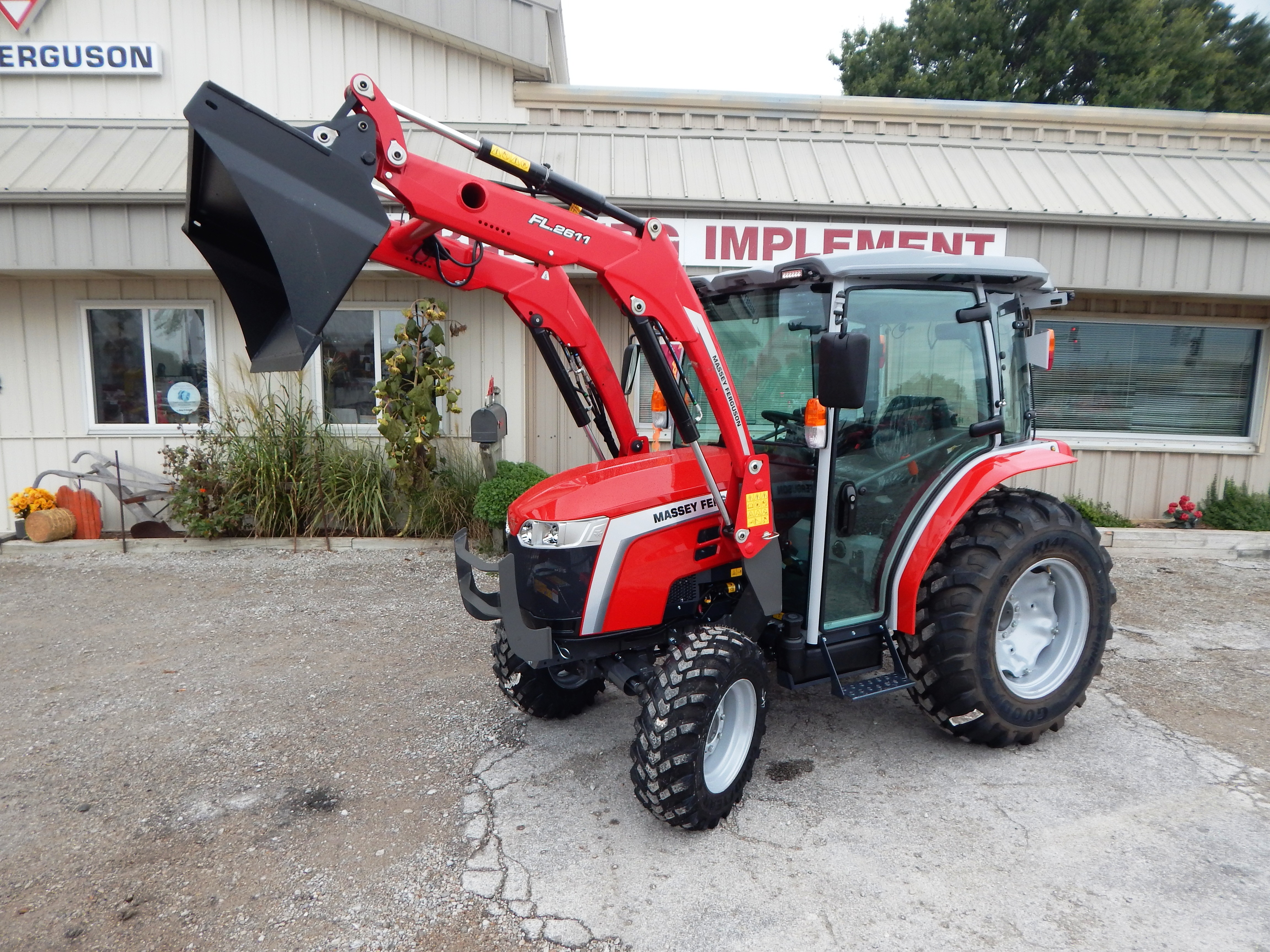 2026 Massey Ferguson 1M.40 eHydro Deluxe Cab Tractor