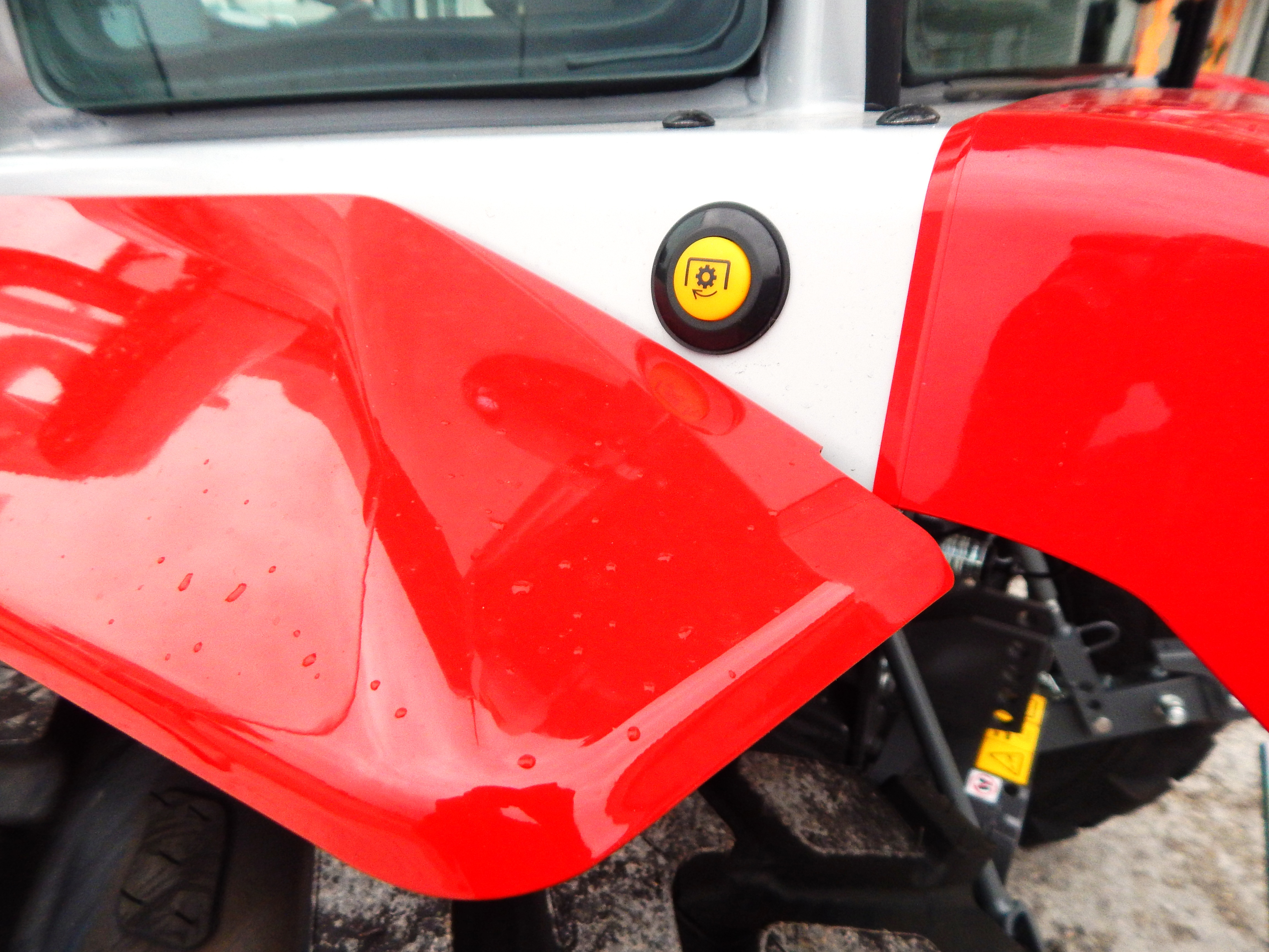 2026 Massey Ferguson 1M.40 eHydro Deluxe Cab Tractor
