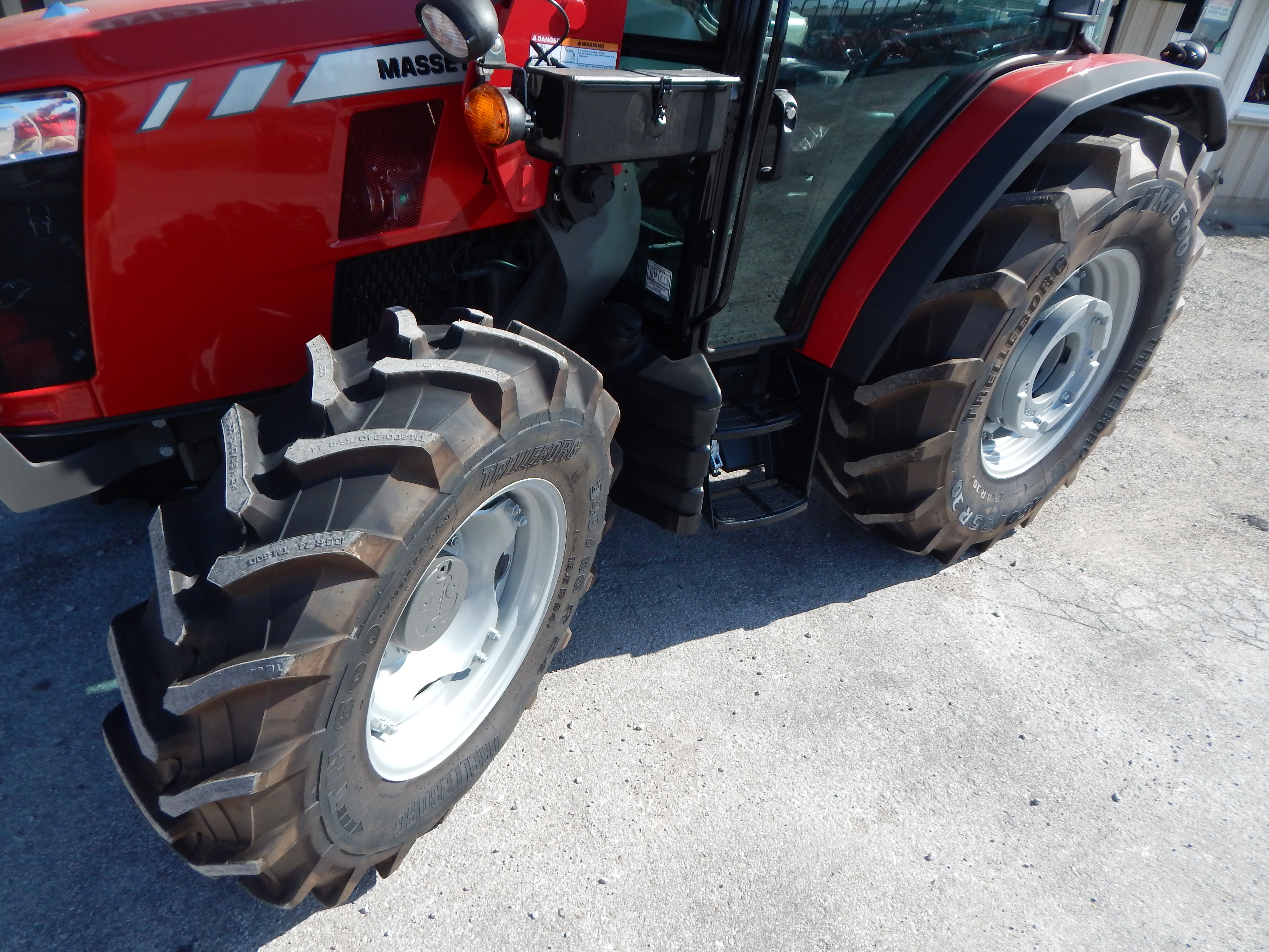 2026 Massey Ferguson 4710 Dyna2 Tractor
