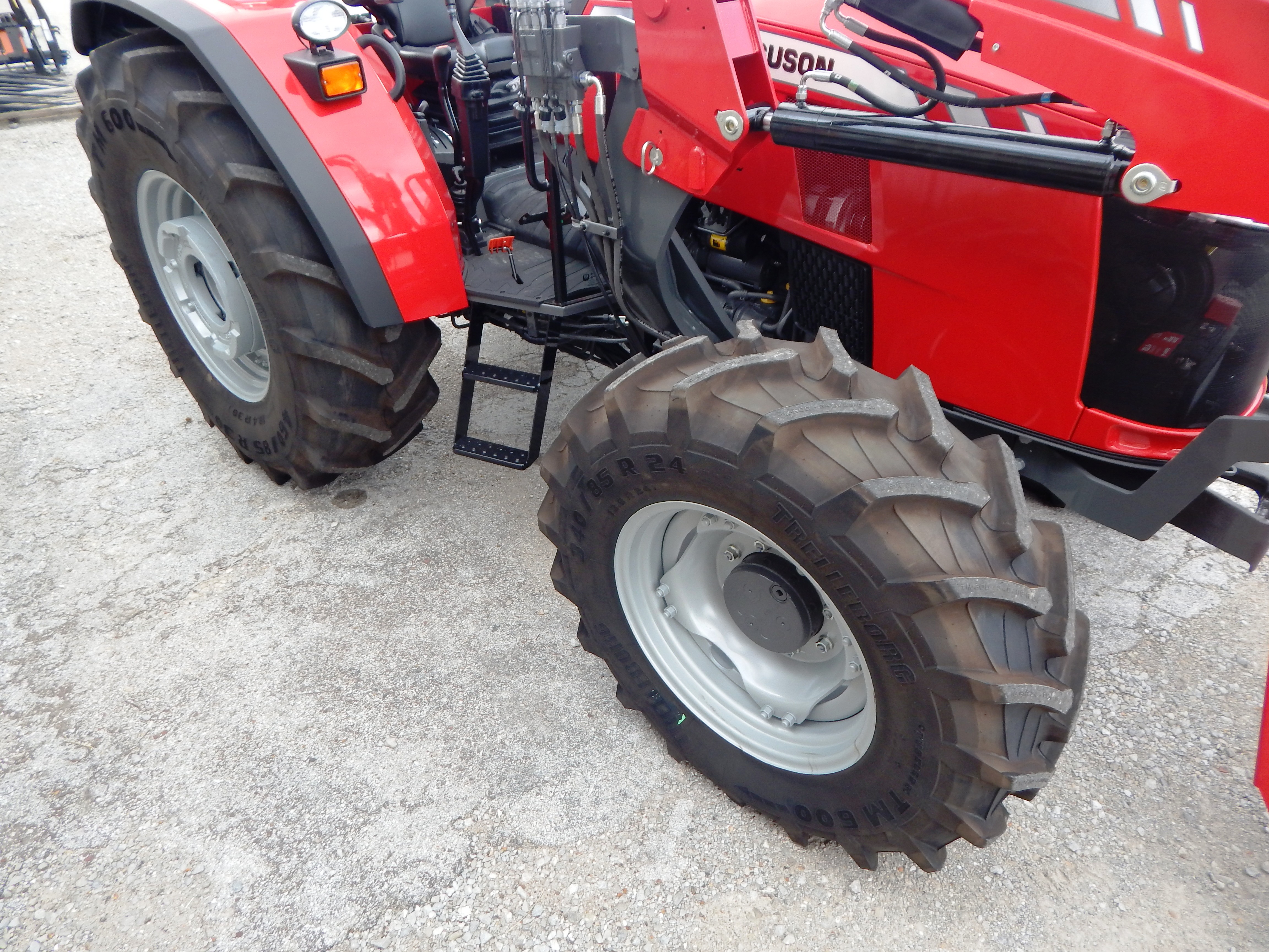 2026 Massey Ferguson 4707 Dyna2 Tractor