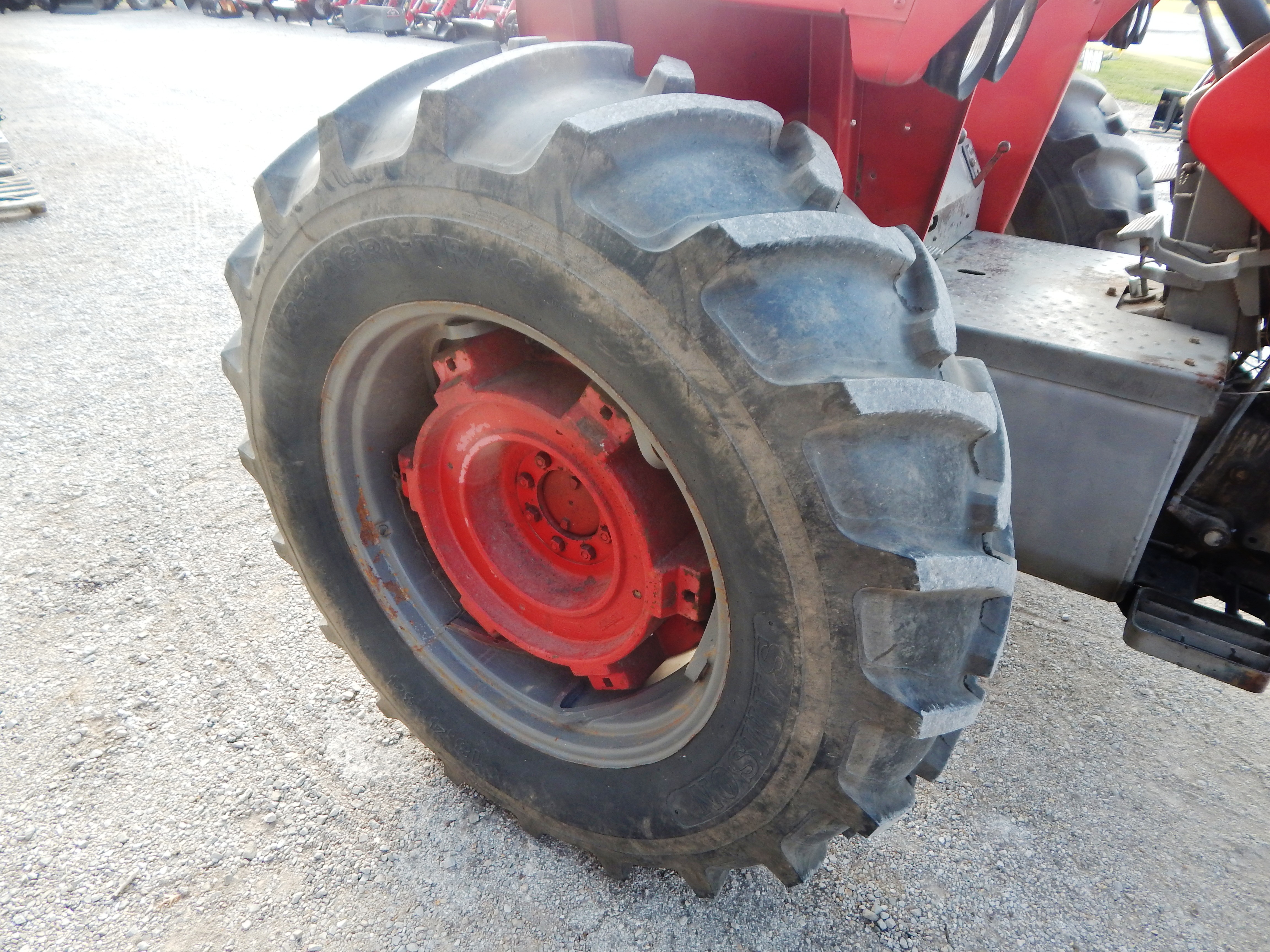 1971 Massey Ferguson 1080 Tractor