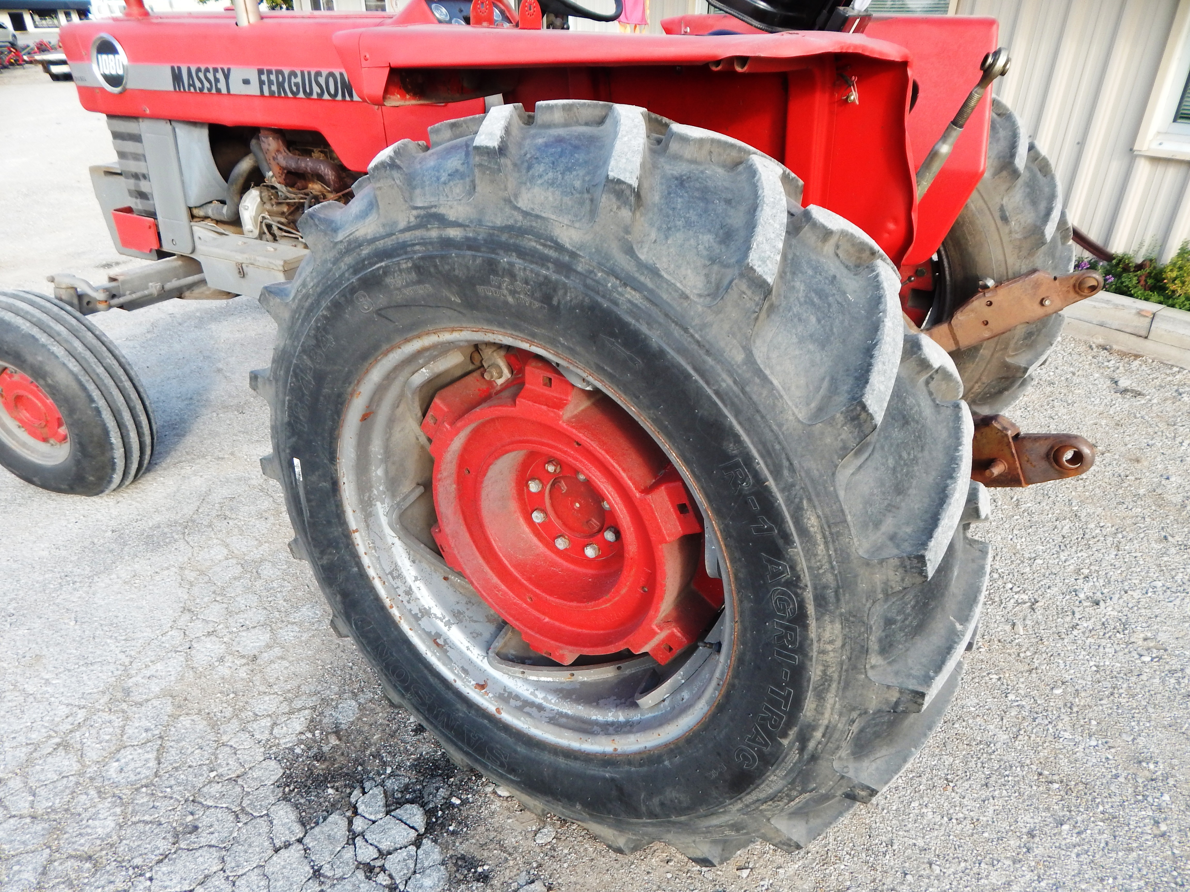 1971 Massey Ferguson 1080 Tractor