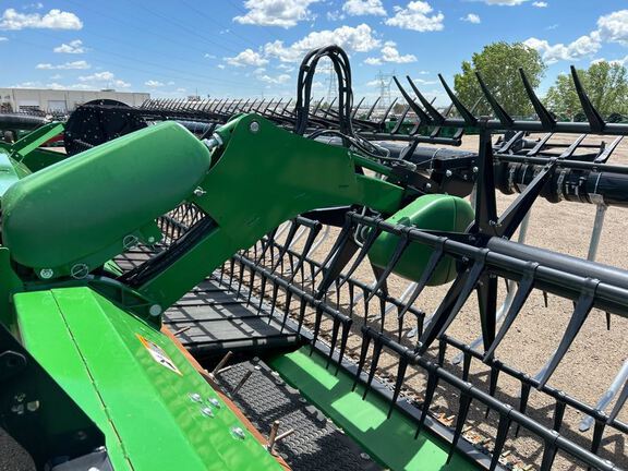 2022 John Deere RD40F Header Combine