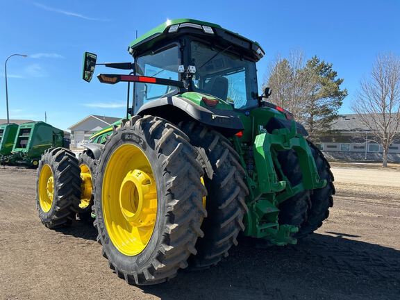 2022 John Deere 8R 370 Tractor