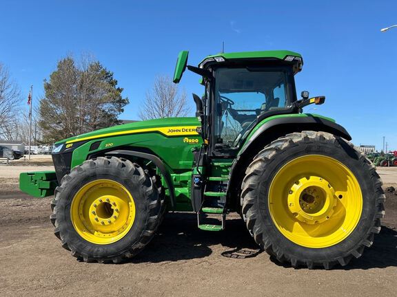 2022 John Deere 8R 370 Tractor