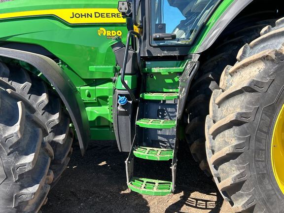 2022 John Deere 8R 370 Tractor