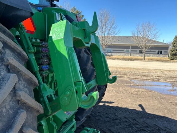 2022 John Deere 8R 370 Tractor