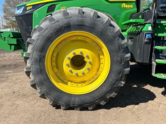 2022 John Deere 8R 370 Tractor