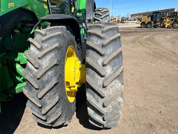 2022 John Deere 8R 370 Tractor