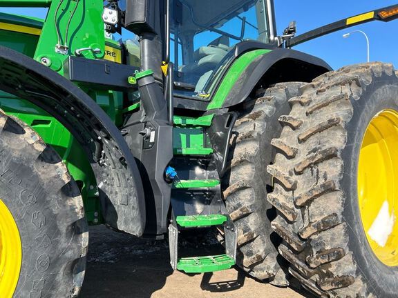 2023 John Deere 7R 250 Tractor