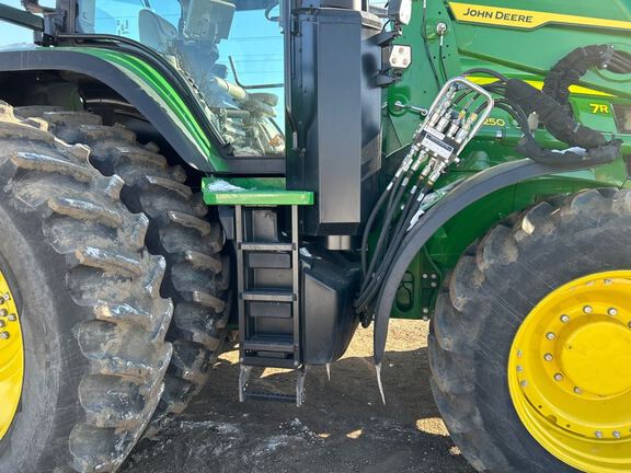 2023 John Deere 7R 250 Tractor