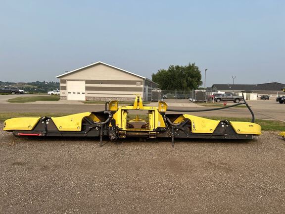 2020 John Deere 772 Header Forage