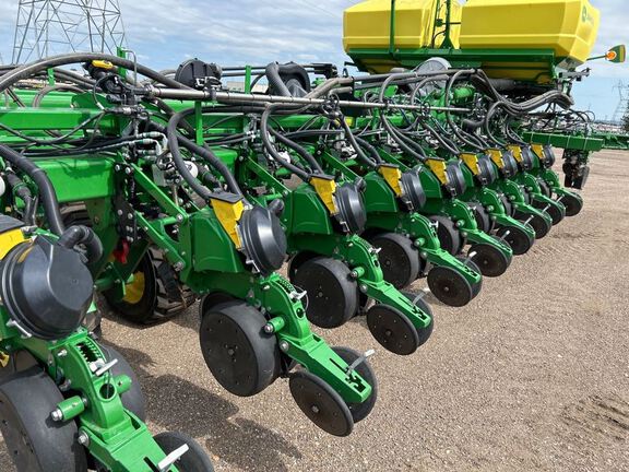 2022 John Deere DB60 Planter