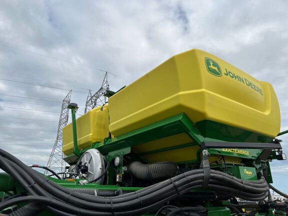 2022 John Deere DB60 Planter