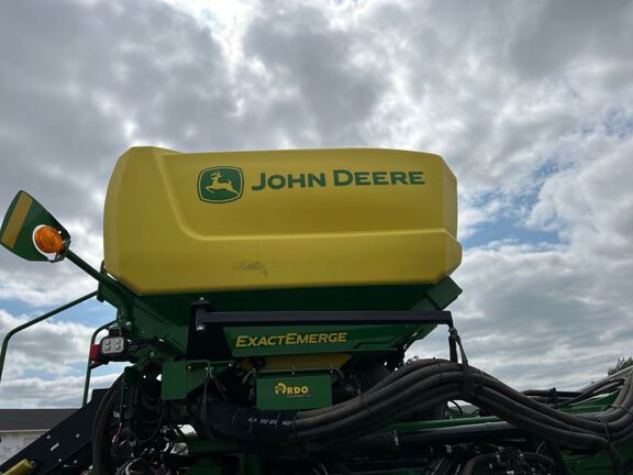 2022 John Deere DB60 Planter