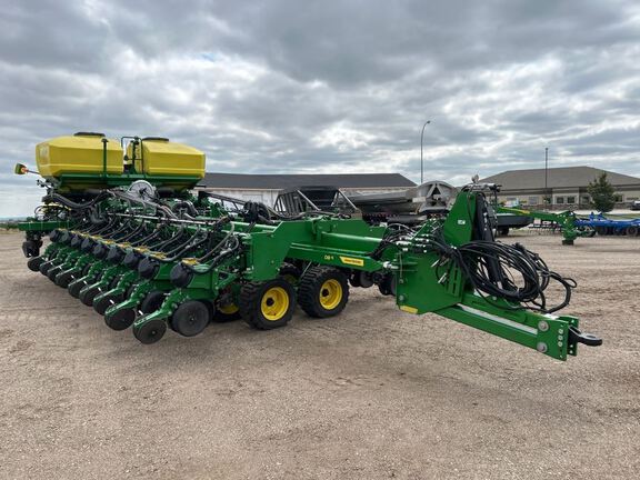 2022 John Deere DB60 Planter