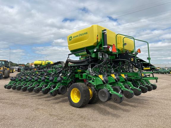 2022 John Deere DB60 Planter