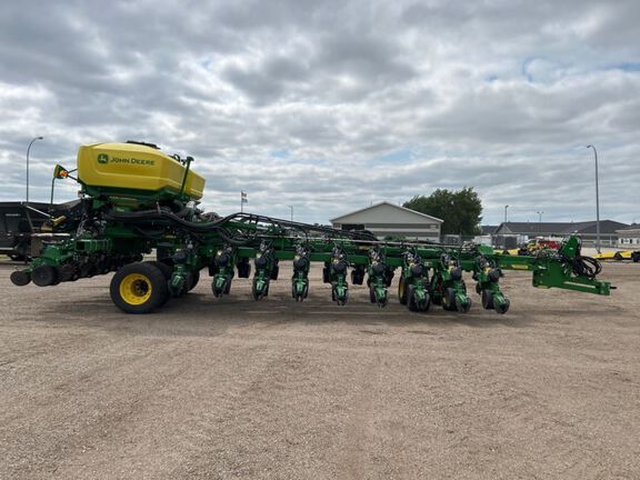 2022 John Deere DB60 Planter