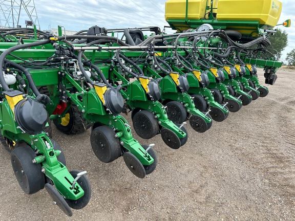 2022 John Deere DB60 Planter