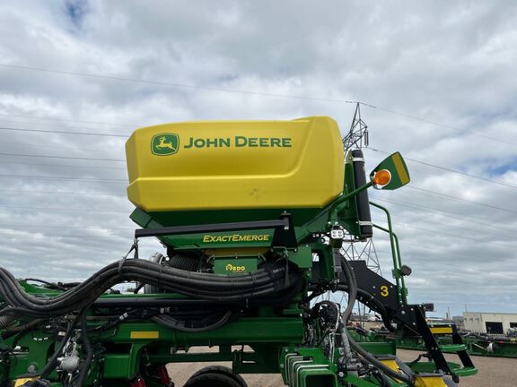 2022 John Deere DB60 Planter