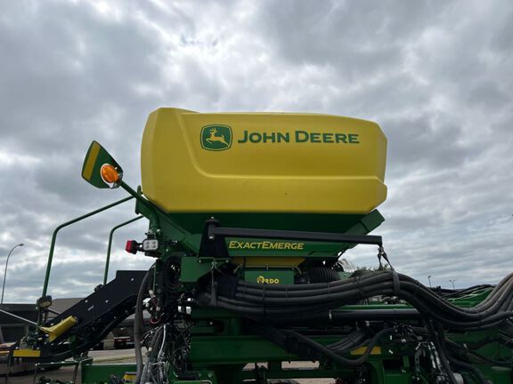 2022 John Deere DB60 Planter