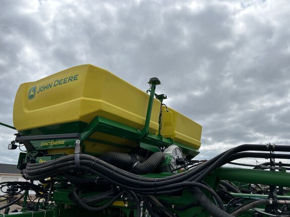 2022 John Deere DB60 Planter