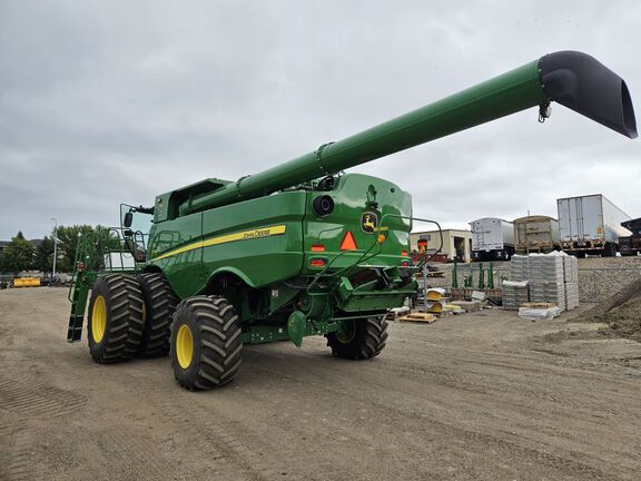 2022 John Deere S780 Combine